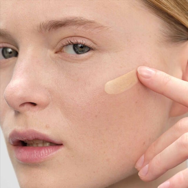 Prada - Reveal Skin Optimizing Foundation 30ml (LN15)