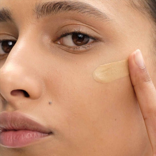 Prada - Reveal Skin Optimizing Foundation 30ml (LW15)