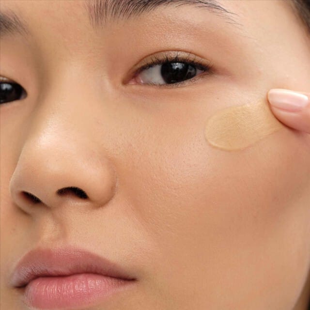 Prada - Reveal Skin Optimizing Foundation 30ml (MW40)