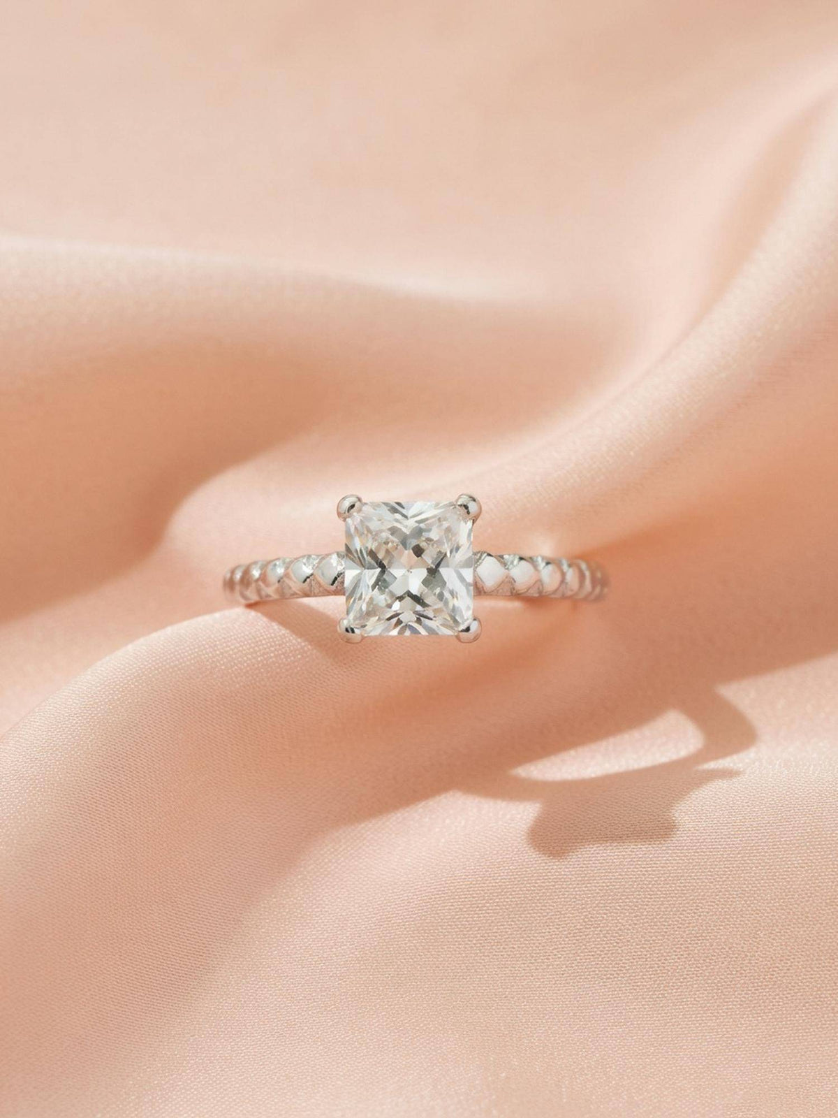925 SILLER Pure The Prism Textured Princess Ring