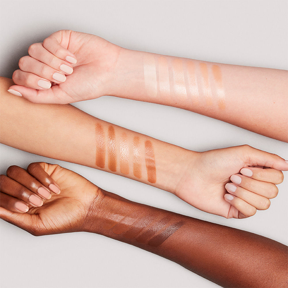 M.A.C Strobe Dewy Skin Tint - Light (1 gms)
