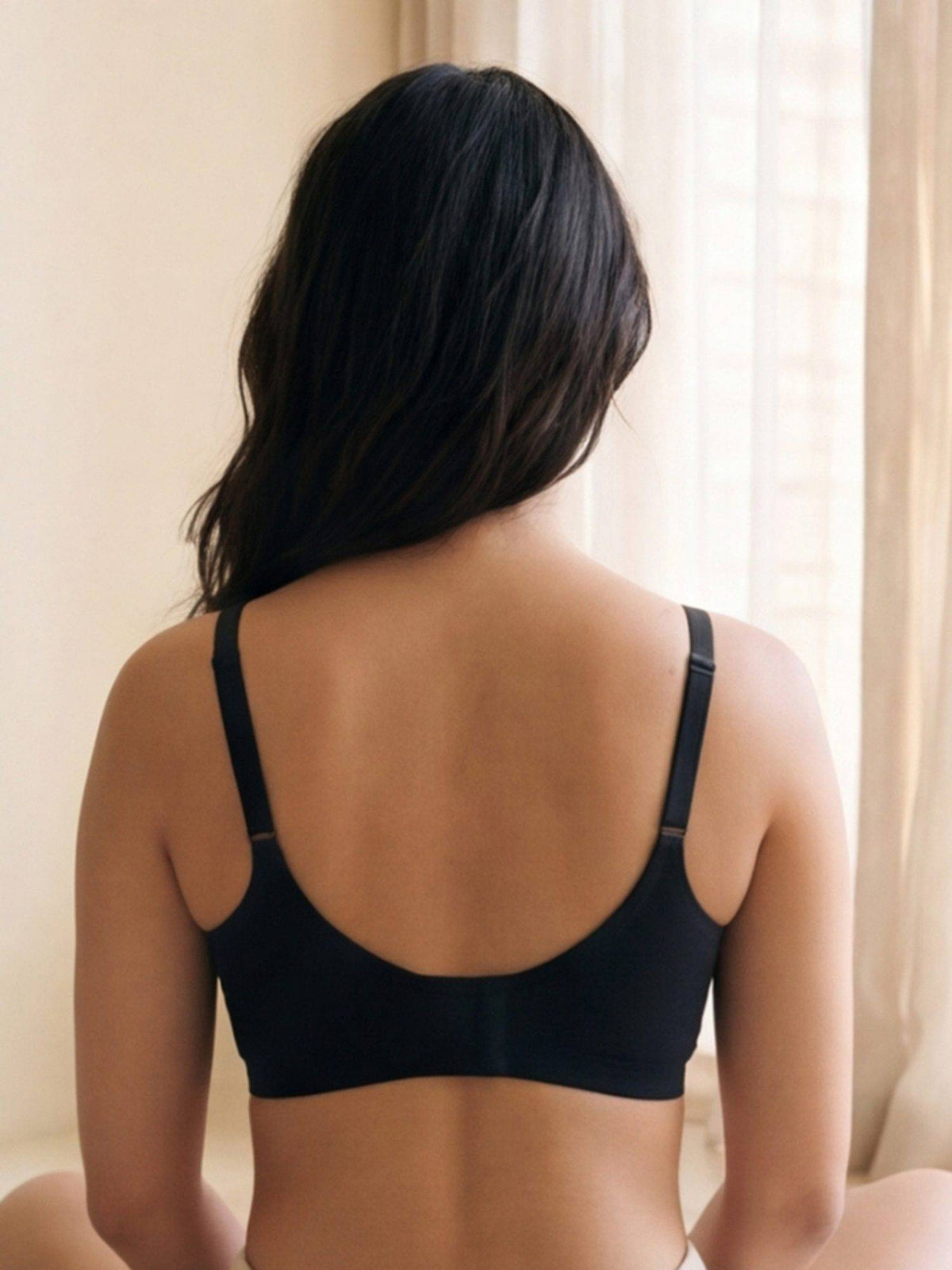 2PEACE Black Lightly Padded Wire free Solid Seamless Sports Bra