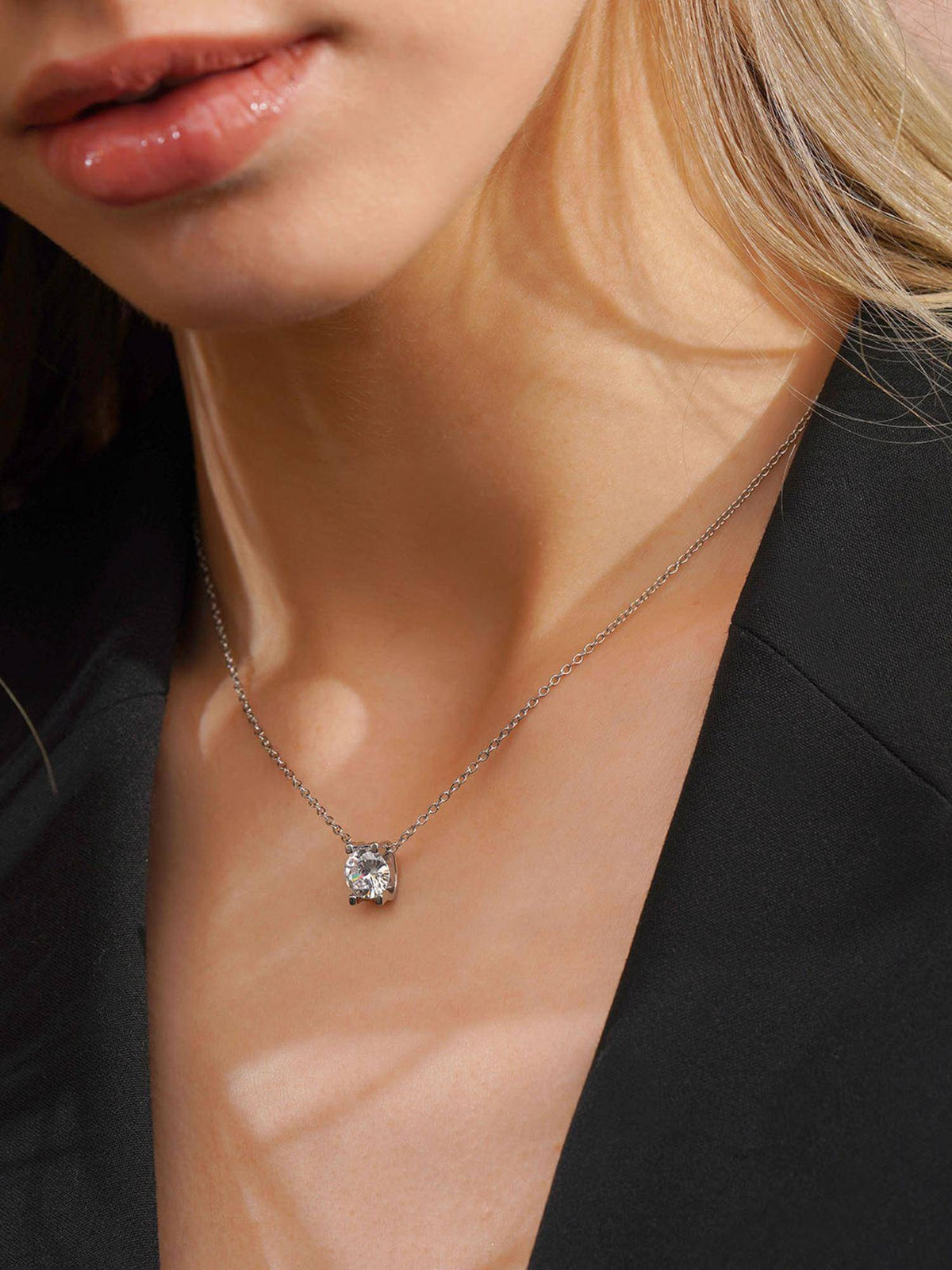 AANURA Classic Solitaire Pendant Necklace