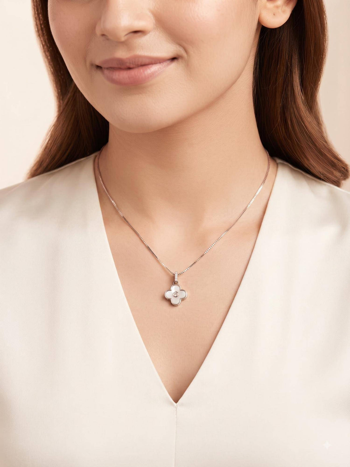925 SILLER Radiant Four-Leaf Pearl Necklace