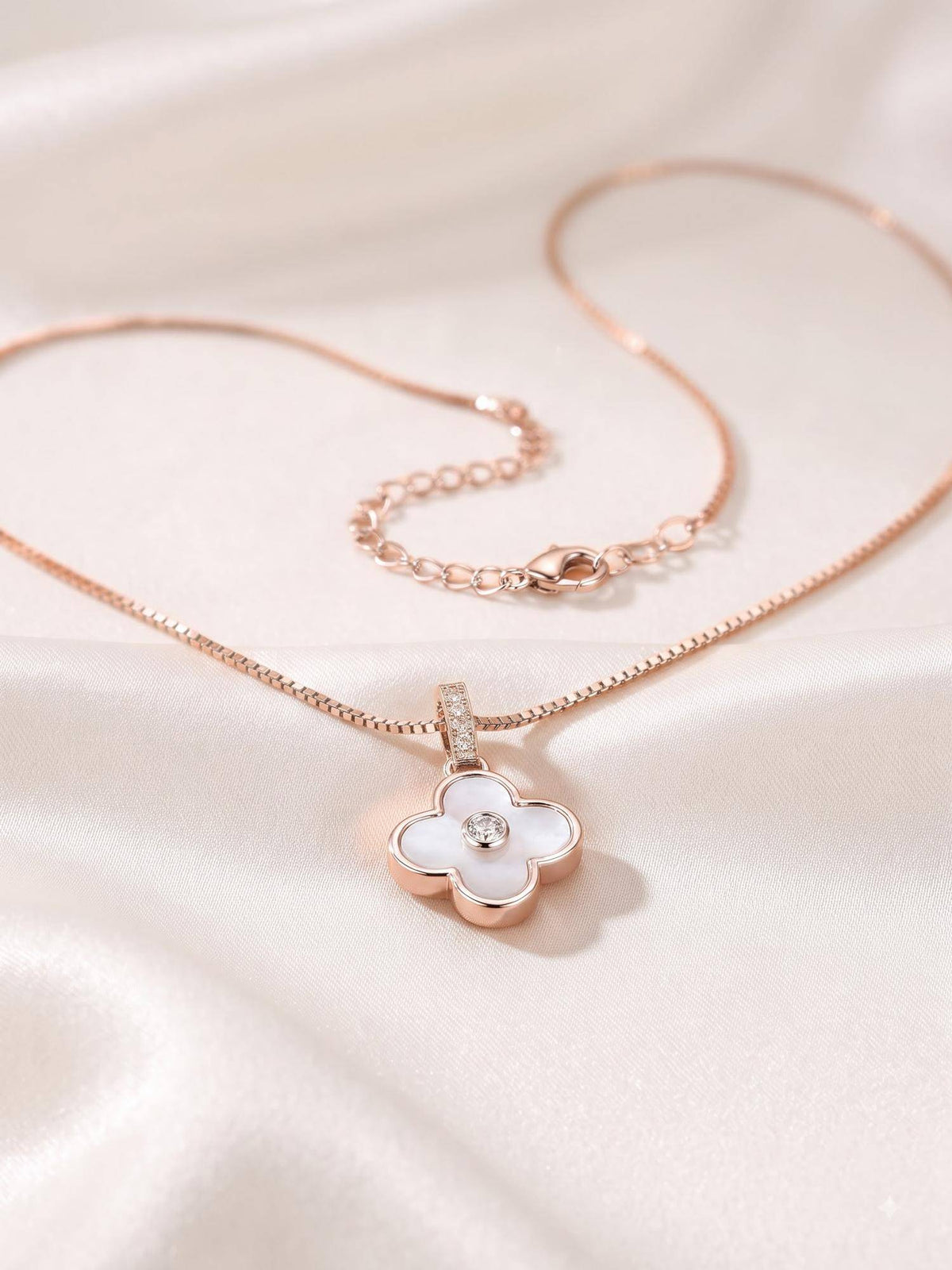 925 SILLER Radiant Four-Leaf Pearl Necklace