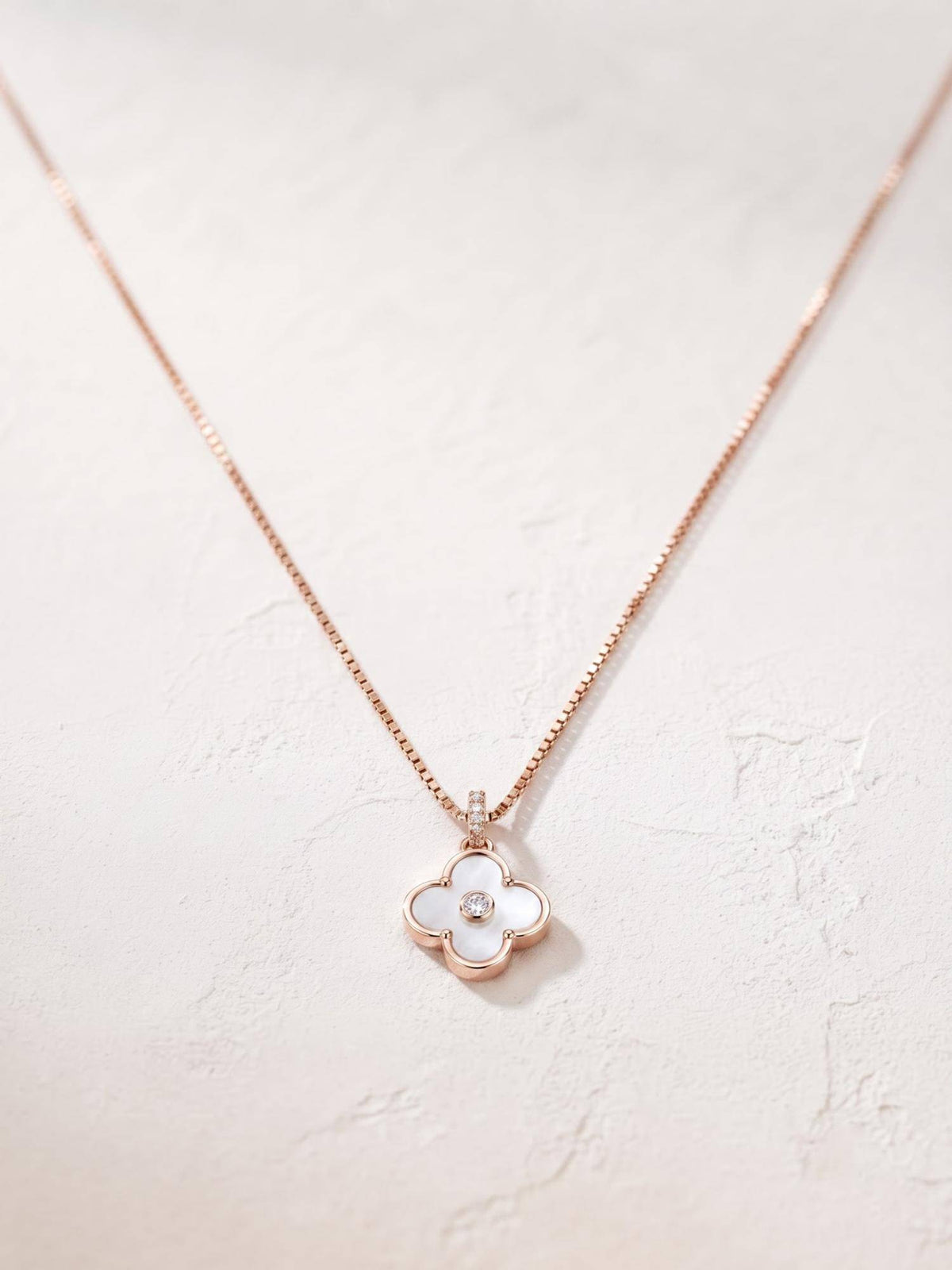 925 SILLER Radiant Four-Leaf Pearl Necklace