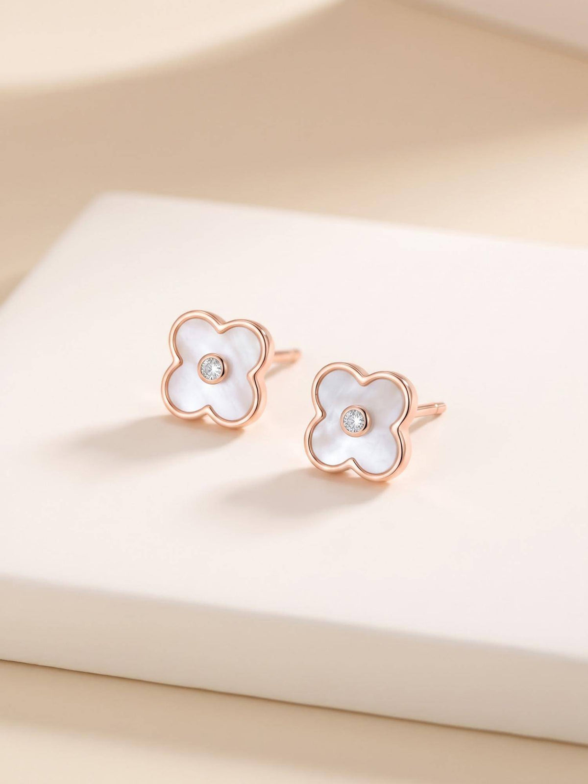 925 SILLER Four-Leaf Pearl Stud