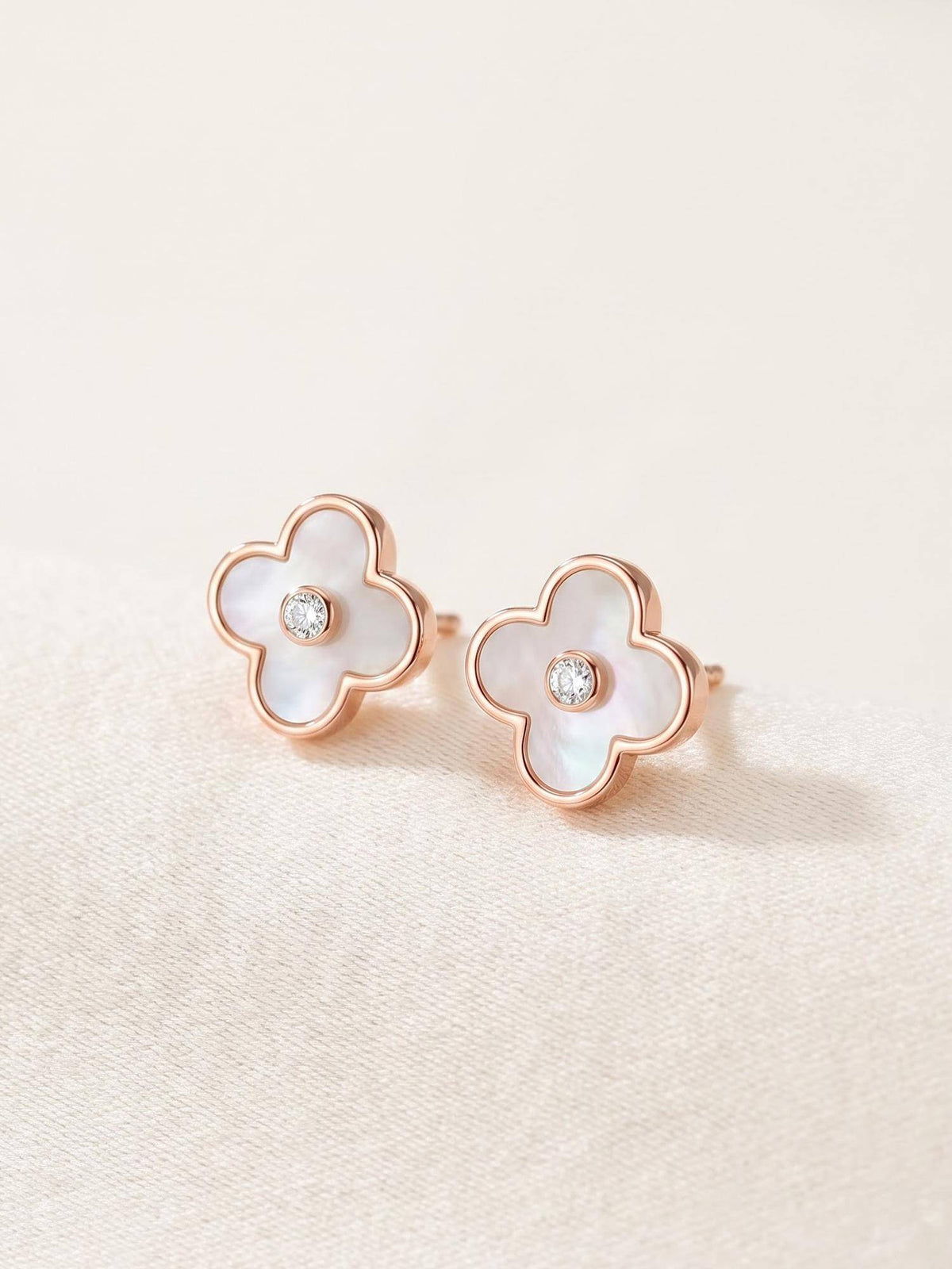 925 SILLER Four-Leaf Pearl Stud