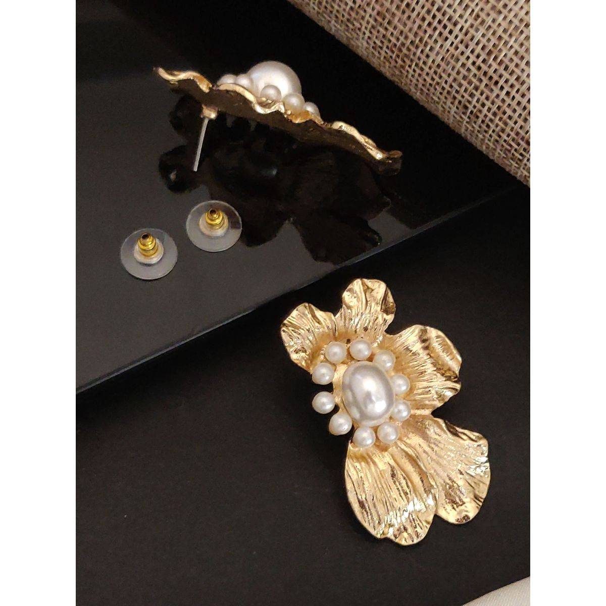 Abdesigns Elegant Gold Plated Stud Earrings White