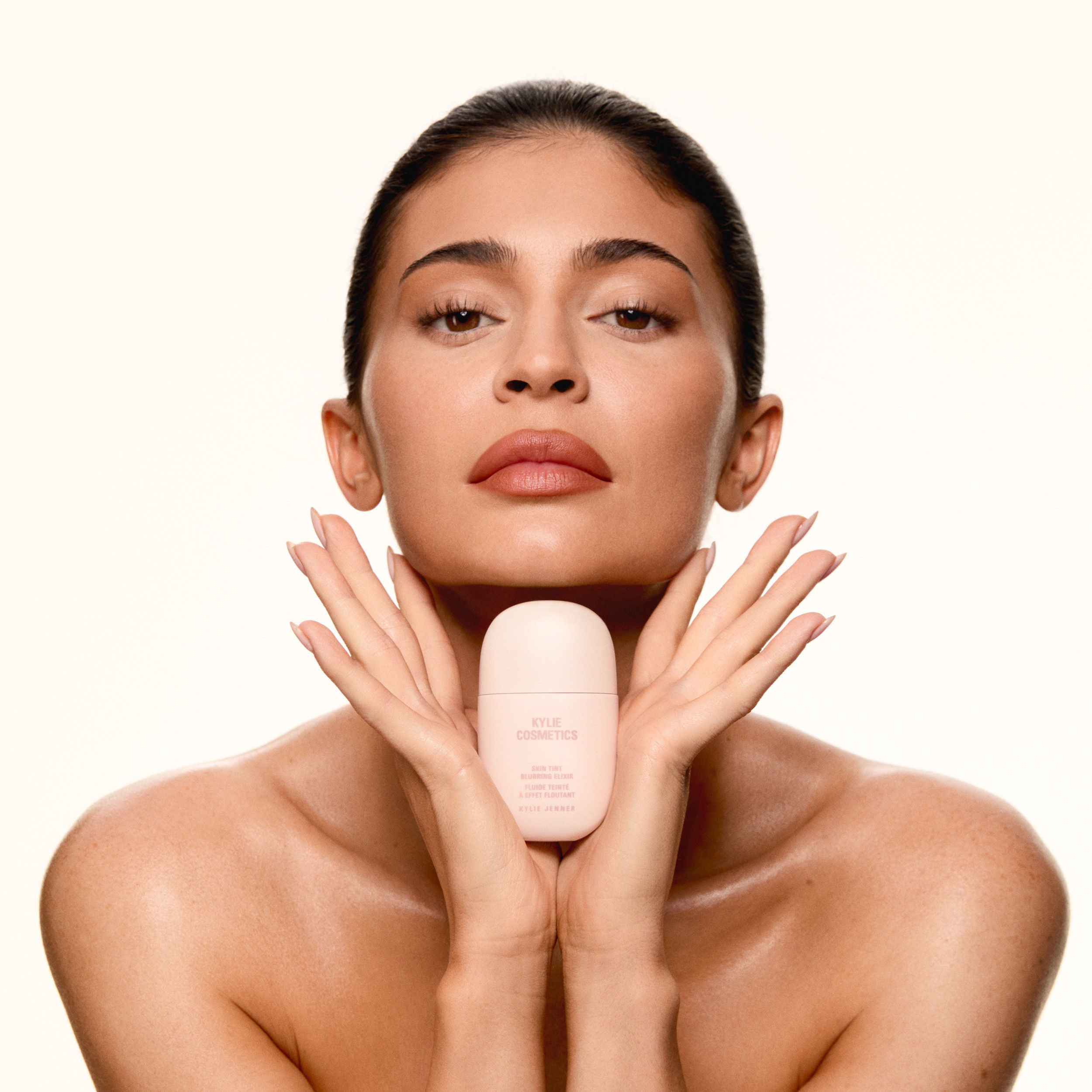 Kylie Cosmetics Skin Tint Blurring Elixir Foundation - 2W (30ml)