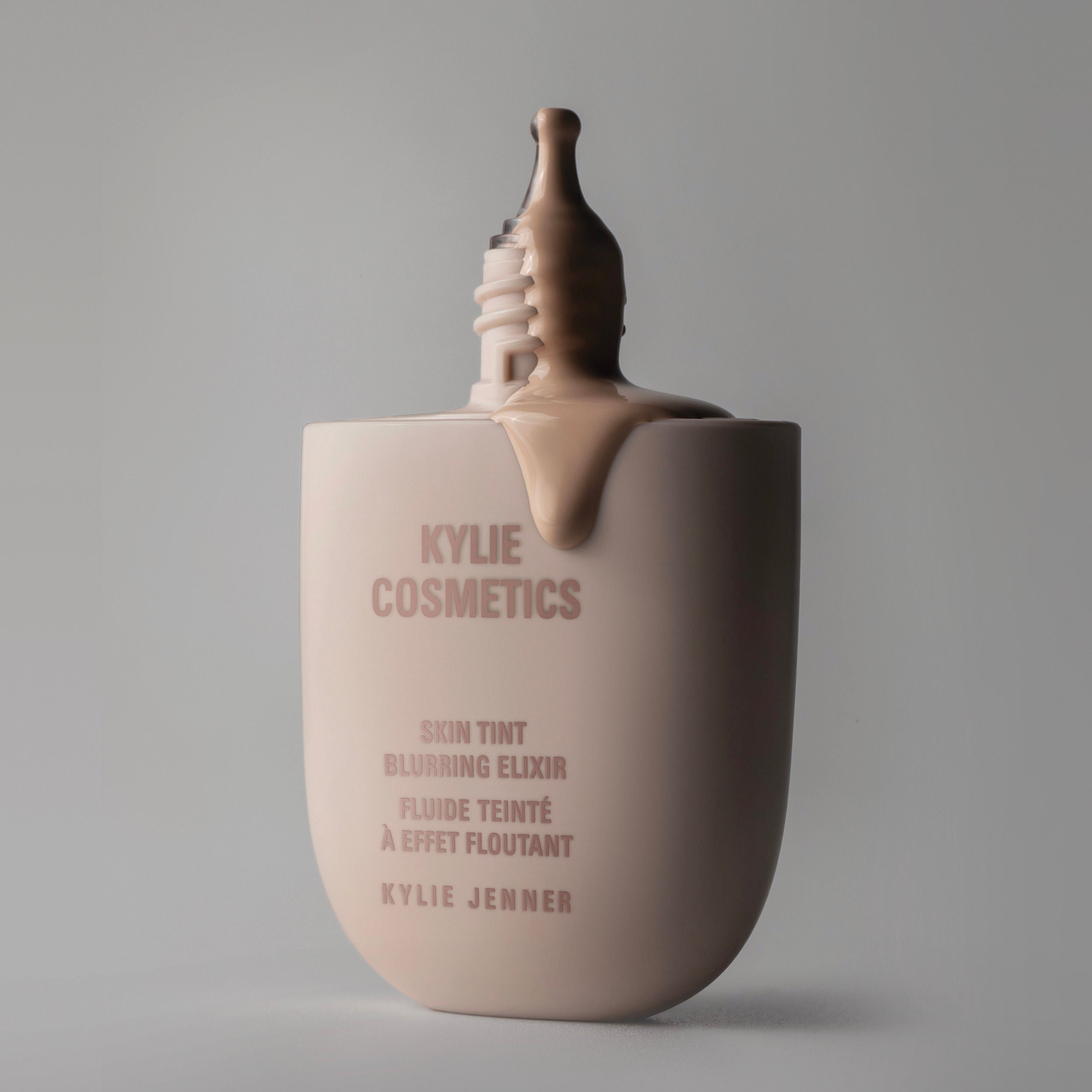 Kylie Cosmetics Skin Tint Blurring Elixir Foundation - 2W (30ml)