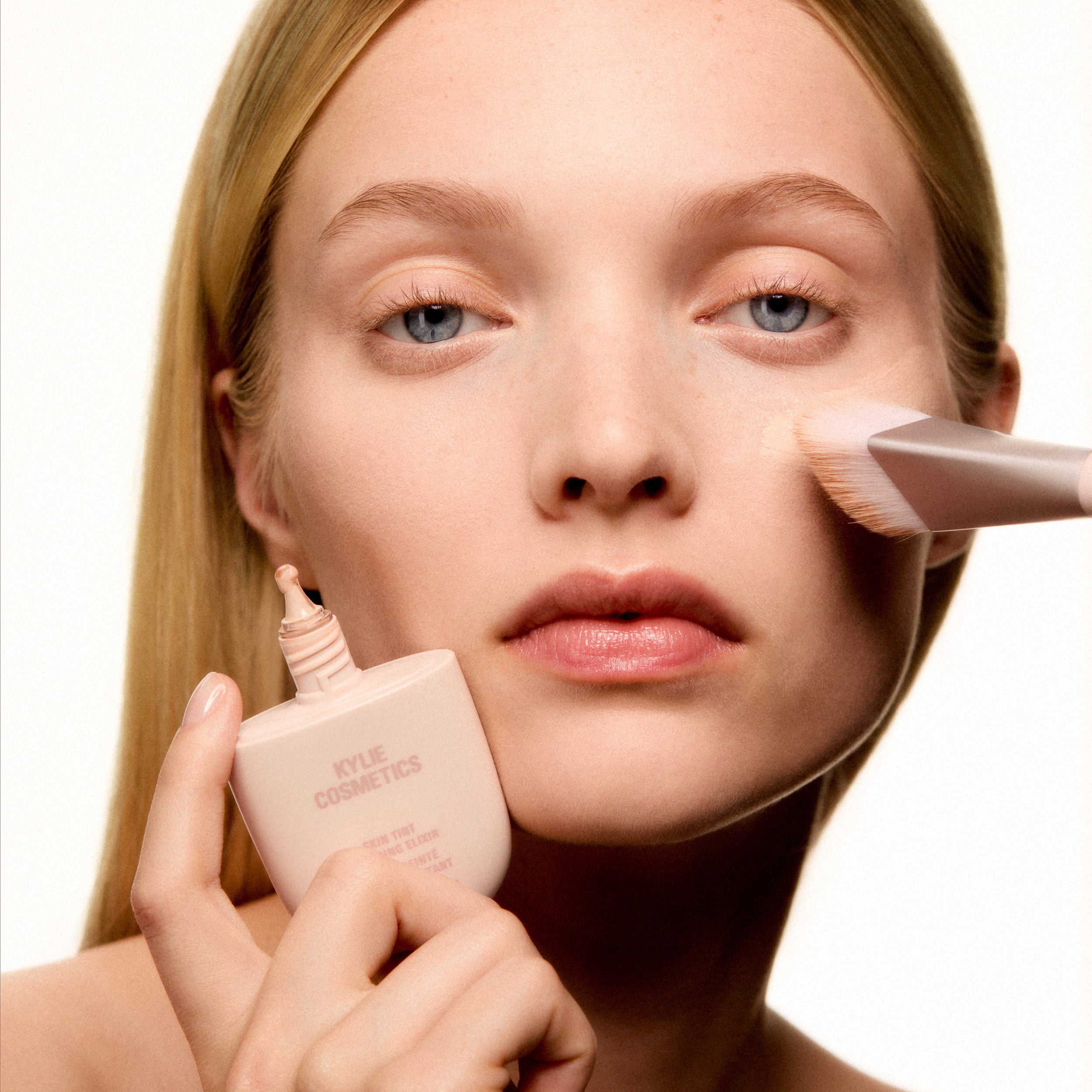 Kylie Cosmetics Skin Tint Blurring Elixir Foundation - 2W (30ml)