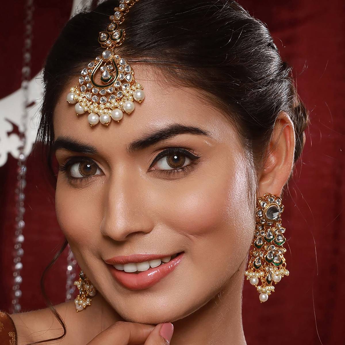 Aatmana Gold-Toned & Kundan & Pearl Studded Green Enamelled Maang Tikka with Earring Set