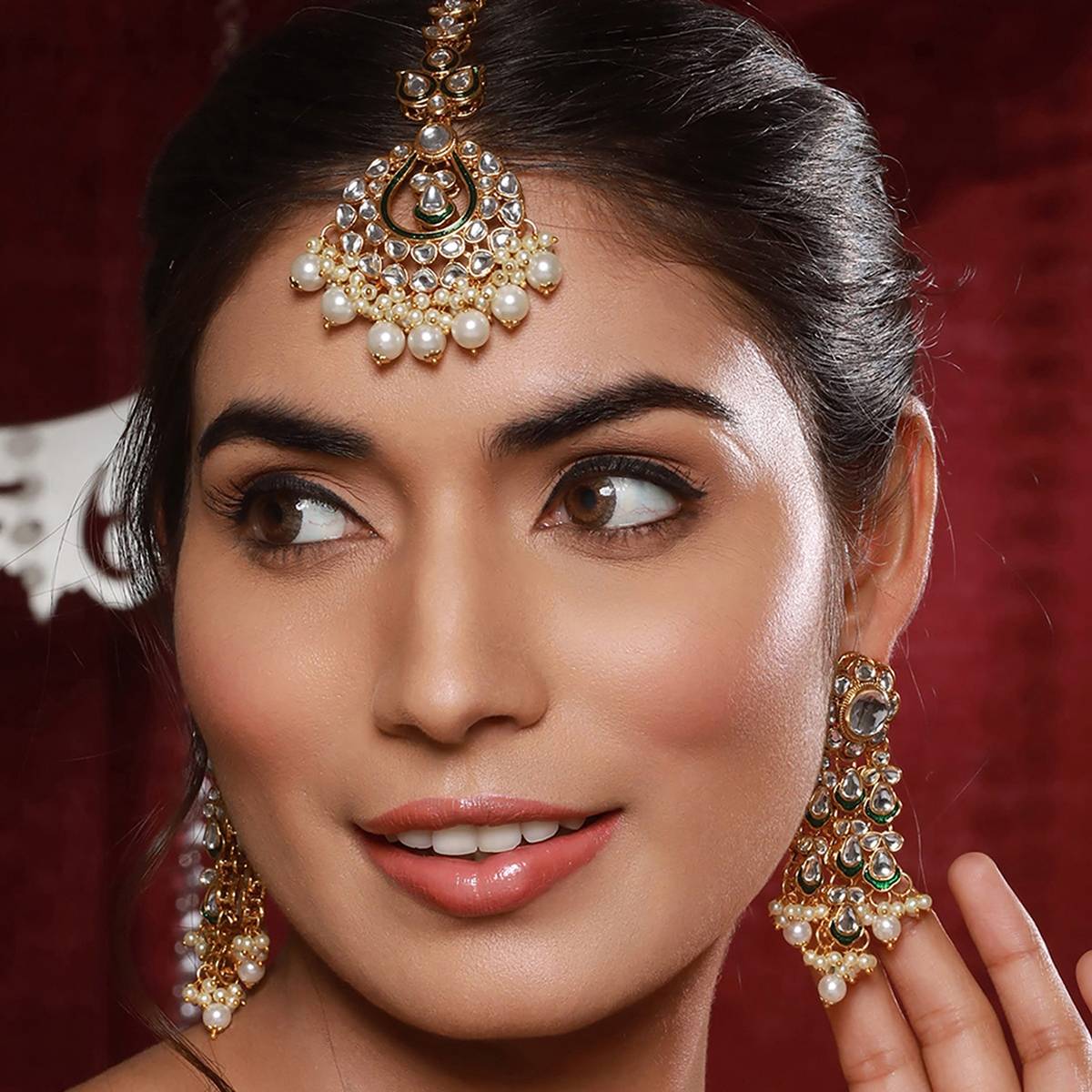 Aatmana Gold-Toned & Kundan & Pearl Studded Green Enamelled Maang Tikka with Earring Set