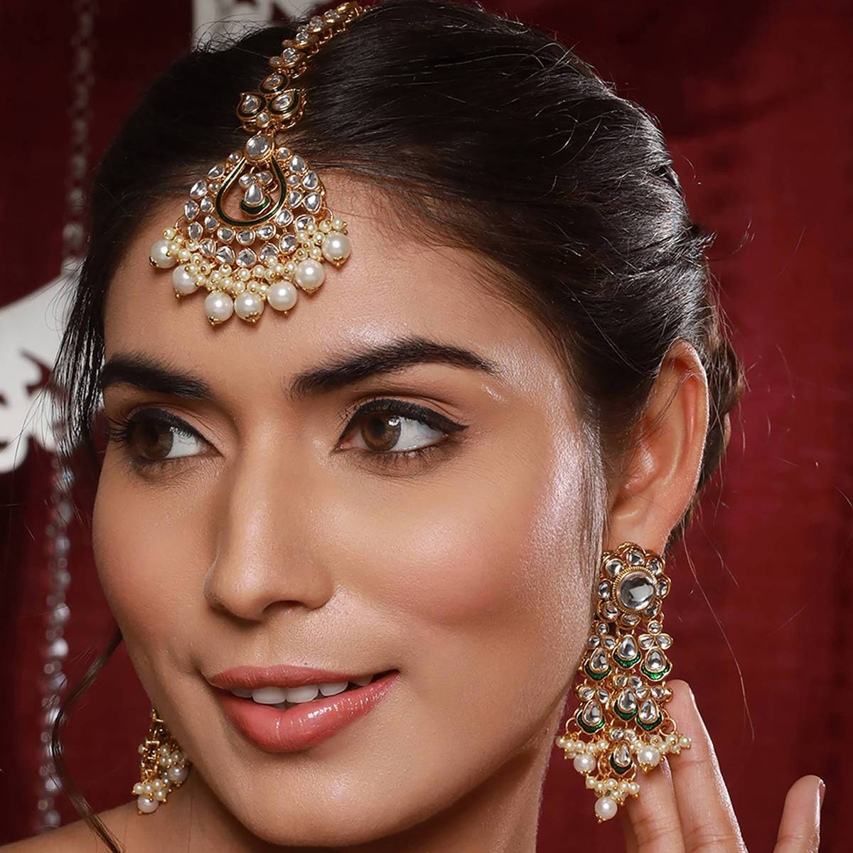 Aatmana Gold-Toned & Kundan & Pearl Studded Green Enamelled Maang Tikka with Earring Set