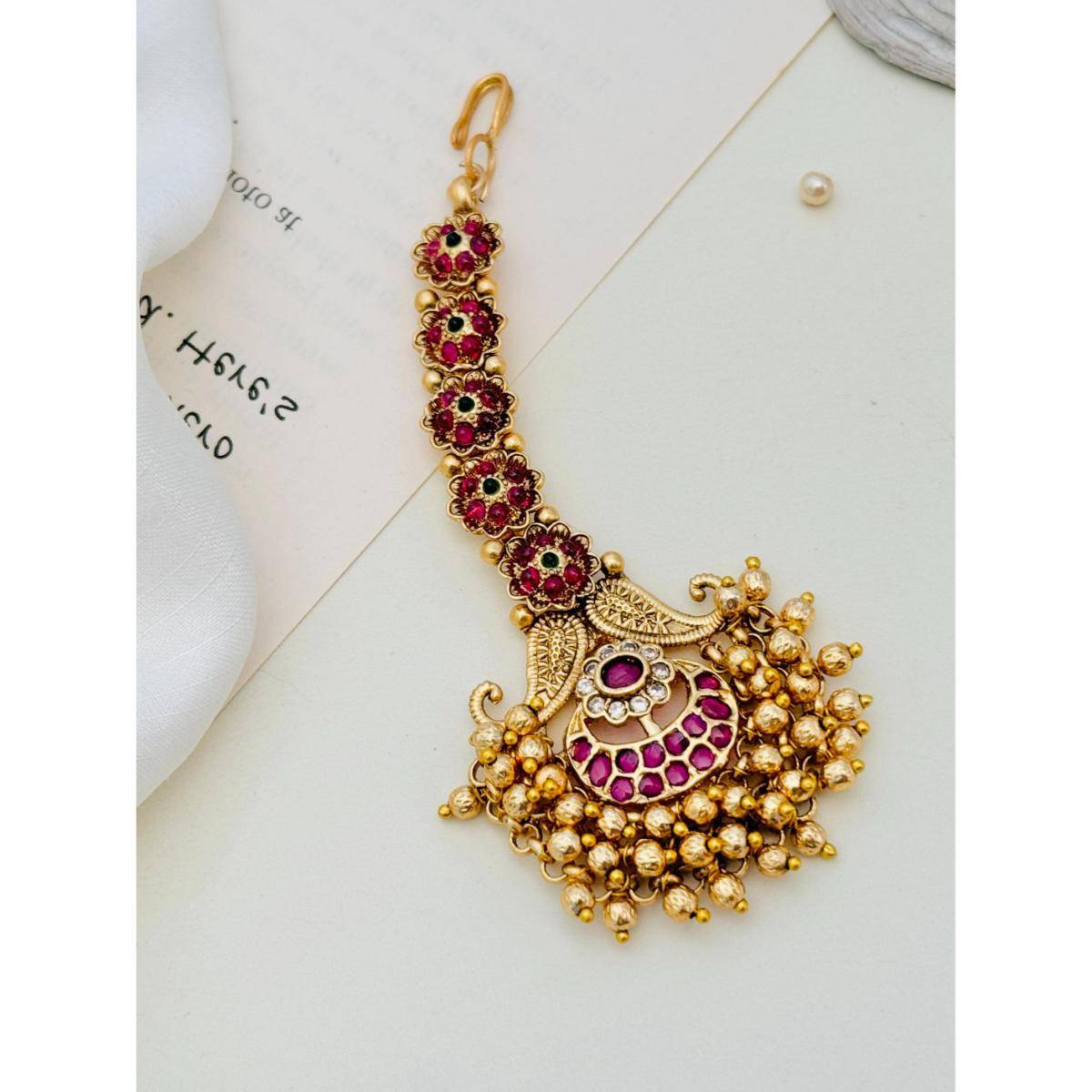 Abdesigns Gold-Plated Kemp Stones Studded and Beaded Temple Maang Tikka · One Size