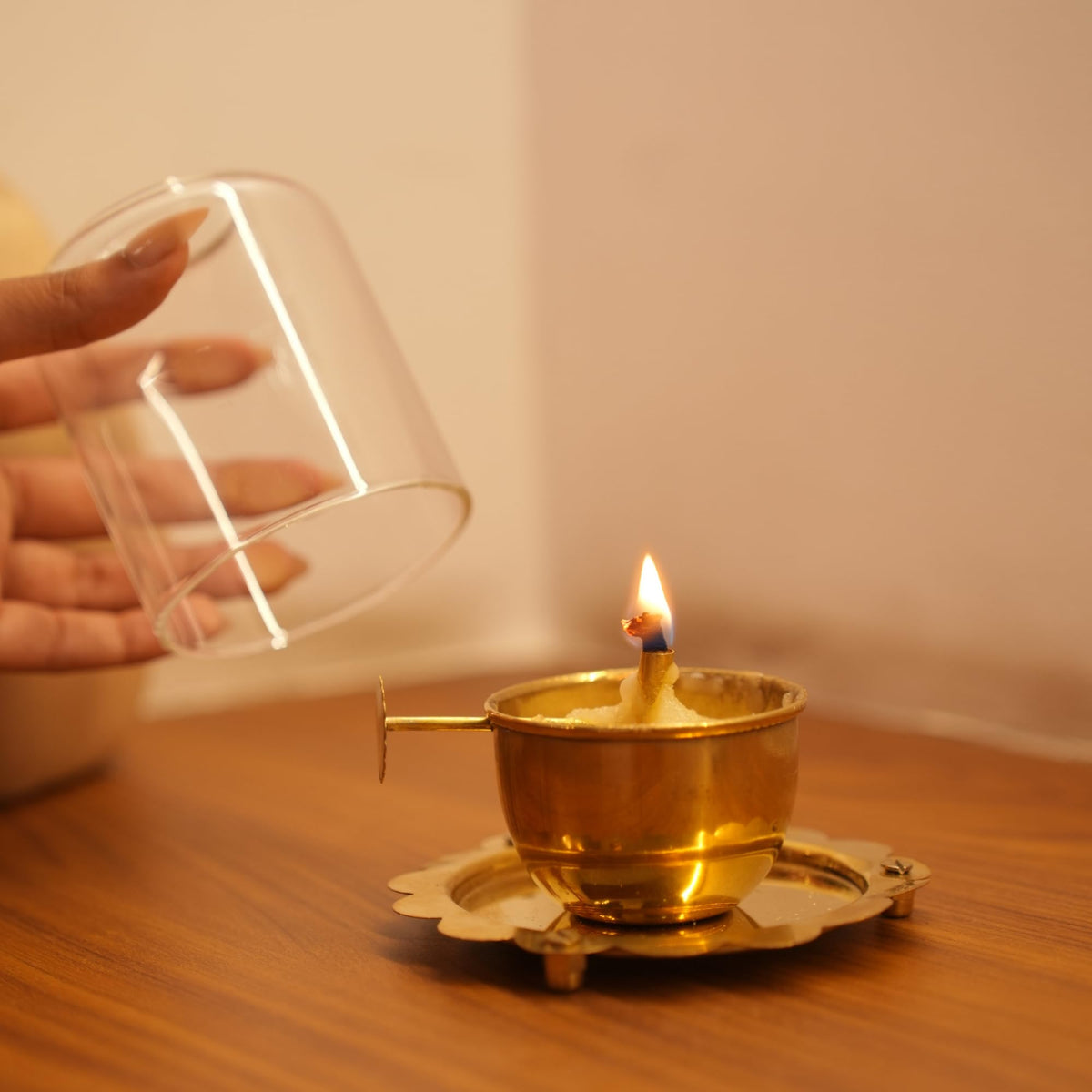 Brass Akhand Jyoti Diya Oil Lamp with Adjustable Bati Knob | Lifting Screw Wick Holder & Borosilicate Glass Cover | Large Size, 200 ml Oil Capacity, Stay Lit fo