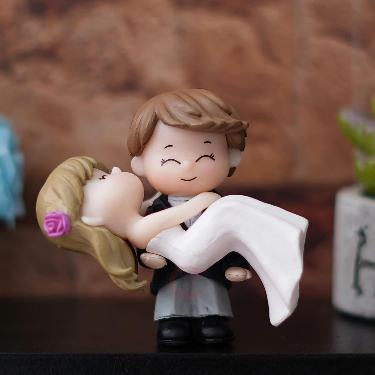 eCraftIndia Plastic Bride Kissing Groom Romantic Couple Statue Decorative Showpiece Valentine Gift for Girlfriend Boyfriend Husband Wife Her Him | Valentines Da