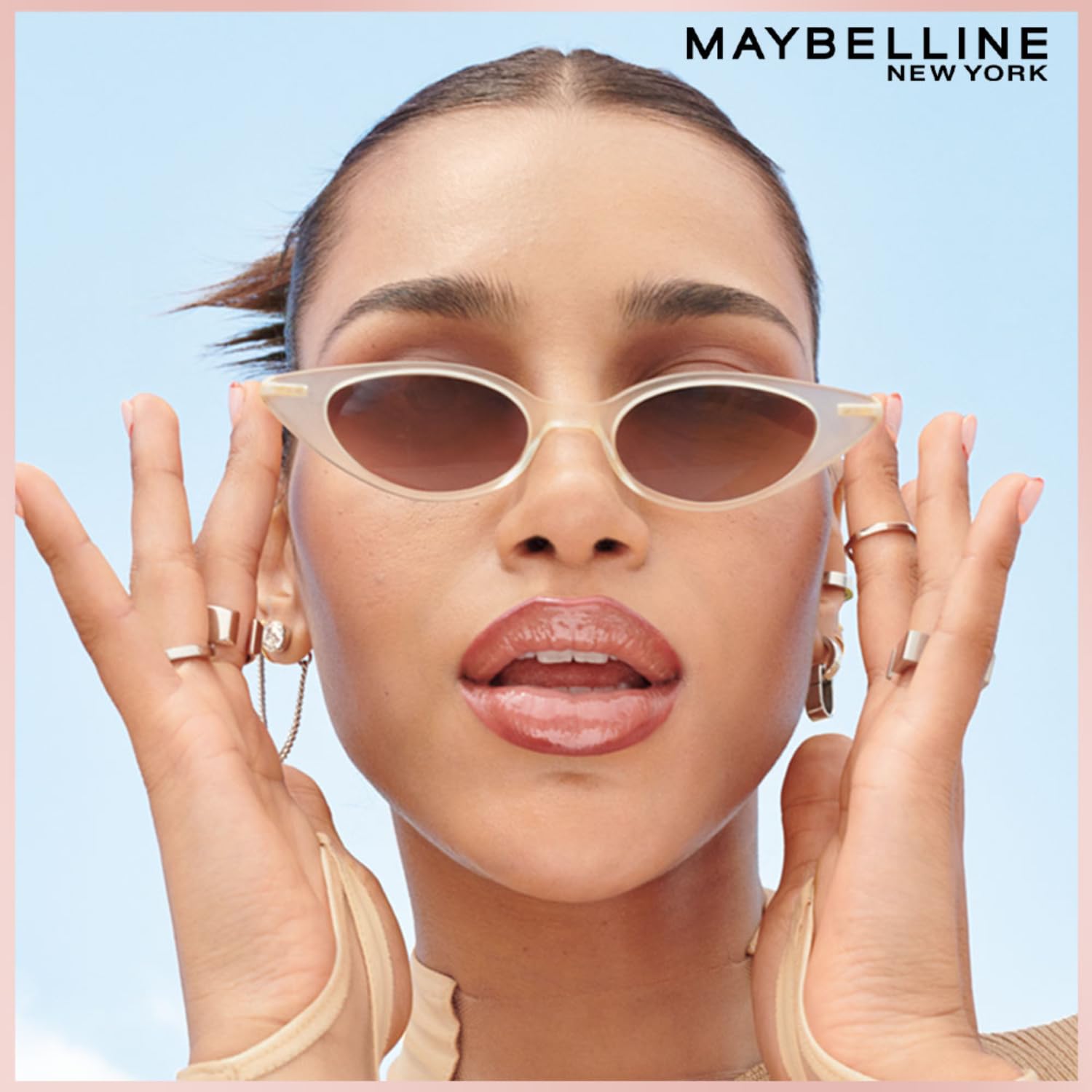 Maybelline Lifter Liner Lip Liner Pencil with Hyaluronic Acid, Cross The | Creamy, Moisturizing Lip liner | Smooth Glide Application for defined lips