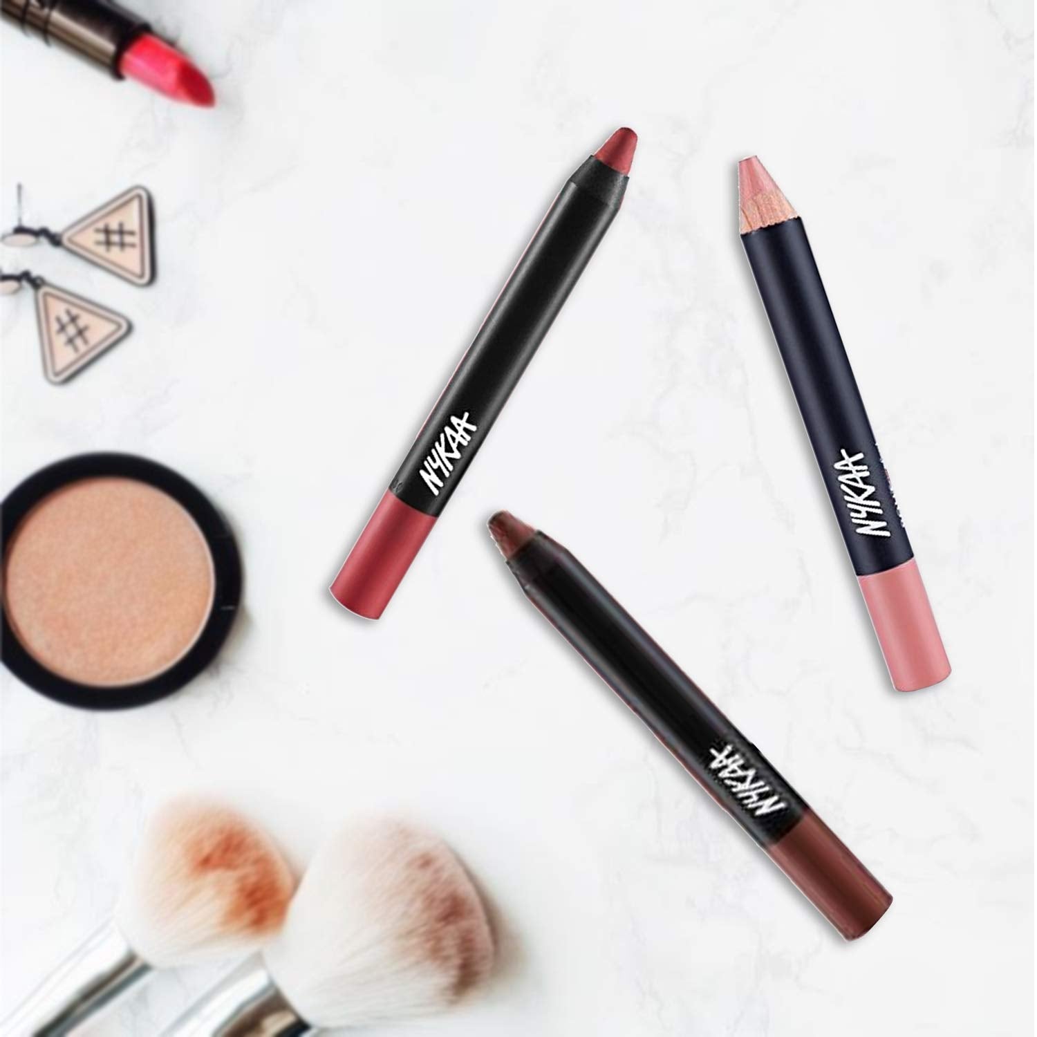 Nykaa Matte-ilicious Lip Crayon, Matte Finish, 2.8gm, with Prove Your Point Cosmetic Sharpener - Lacy Luck (shade No 10)