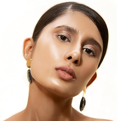SUGAR Cosmetics Bling Leader Illuminating Moisturizer | Strobe Cream with Vitamin E | Lightweight | Protects against Pollution | 25ml 01 Gold Diggin