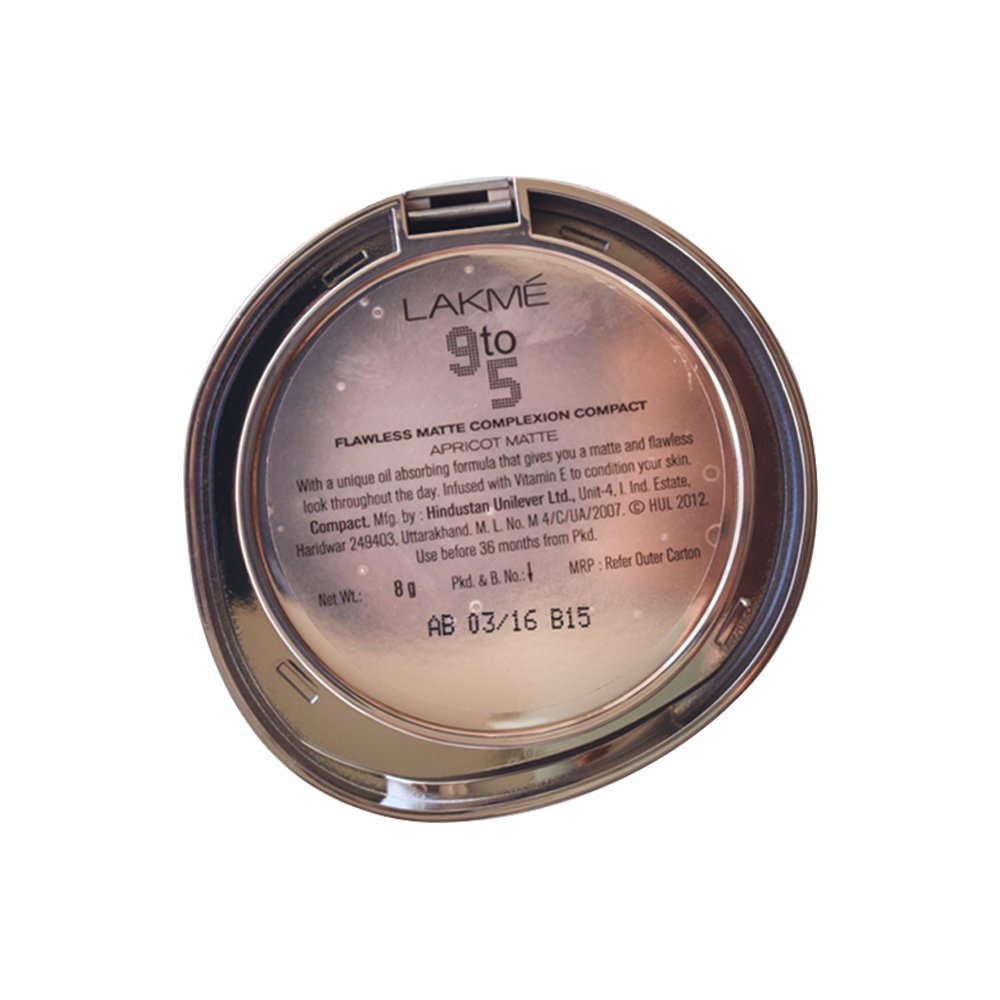 Lakme 9 to 5 Flawless Matte Complexion Compact Powder|| Apricot|| Absorbs Oil|| Conceals & Gives Radiant Skin - All Day Matte Finish Face Makeup|| 8 g 8 g (Pack