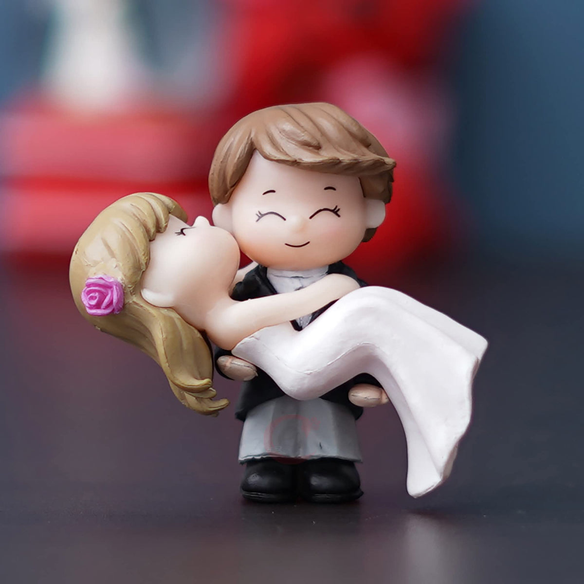 eCraftIndia Plastic Bride Kissing Groom Romantic Couple Statue Decorative Showpiece Valentine Gift for Girlfriend Boyfriend Husband Wife Her Him | Valentines Da