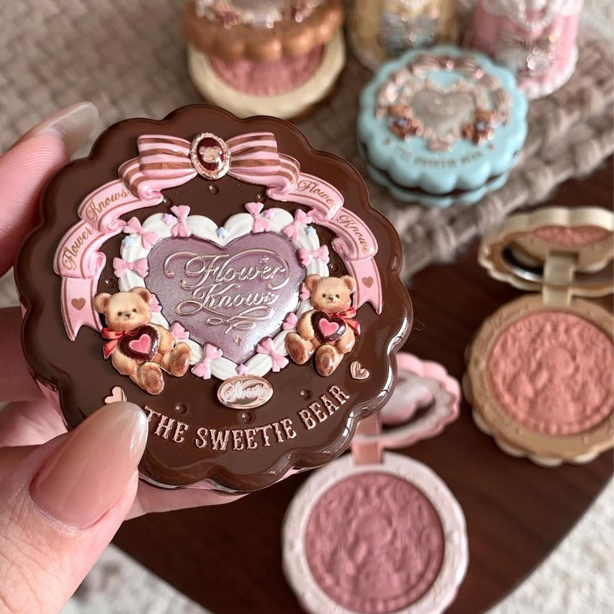 Flower Knows The Sweetie Bear Collection Silk Satin Blush 5g 02 Garden Picnic