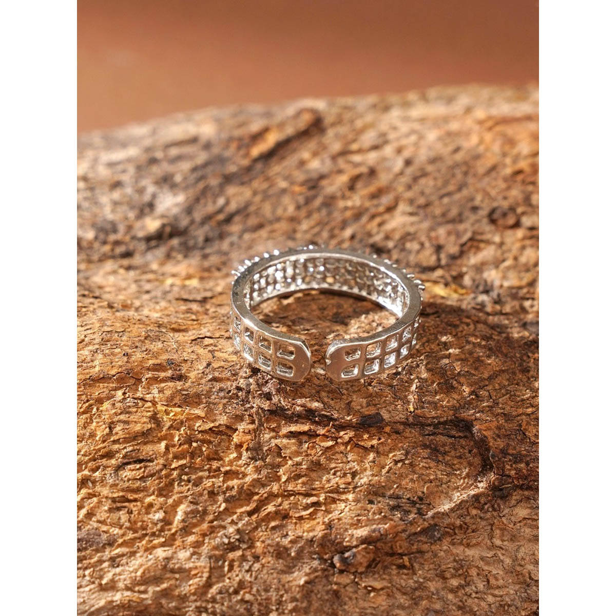 Abdesigns Enchanting Silver Plated Cubic Zircon Studded Finger Ring White