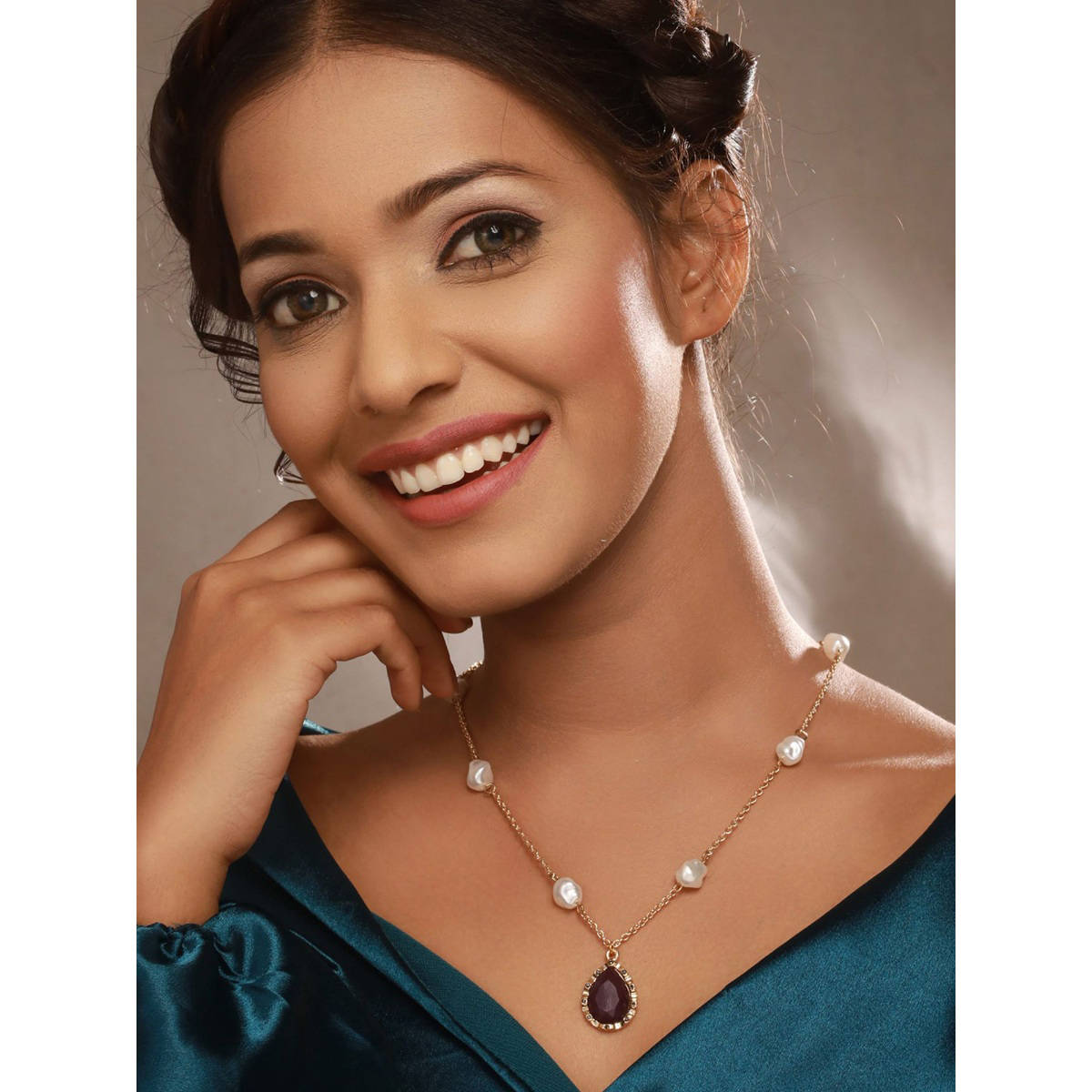 Aatmana Gold-Plated Black Stone and Pearl Necklace · One Size