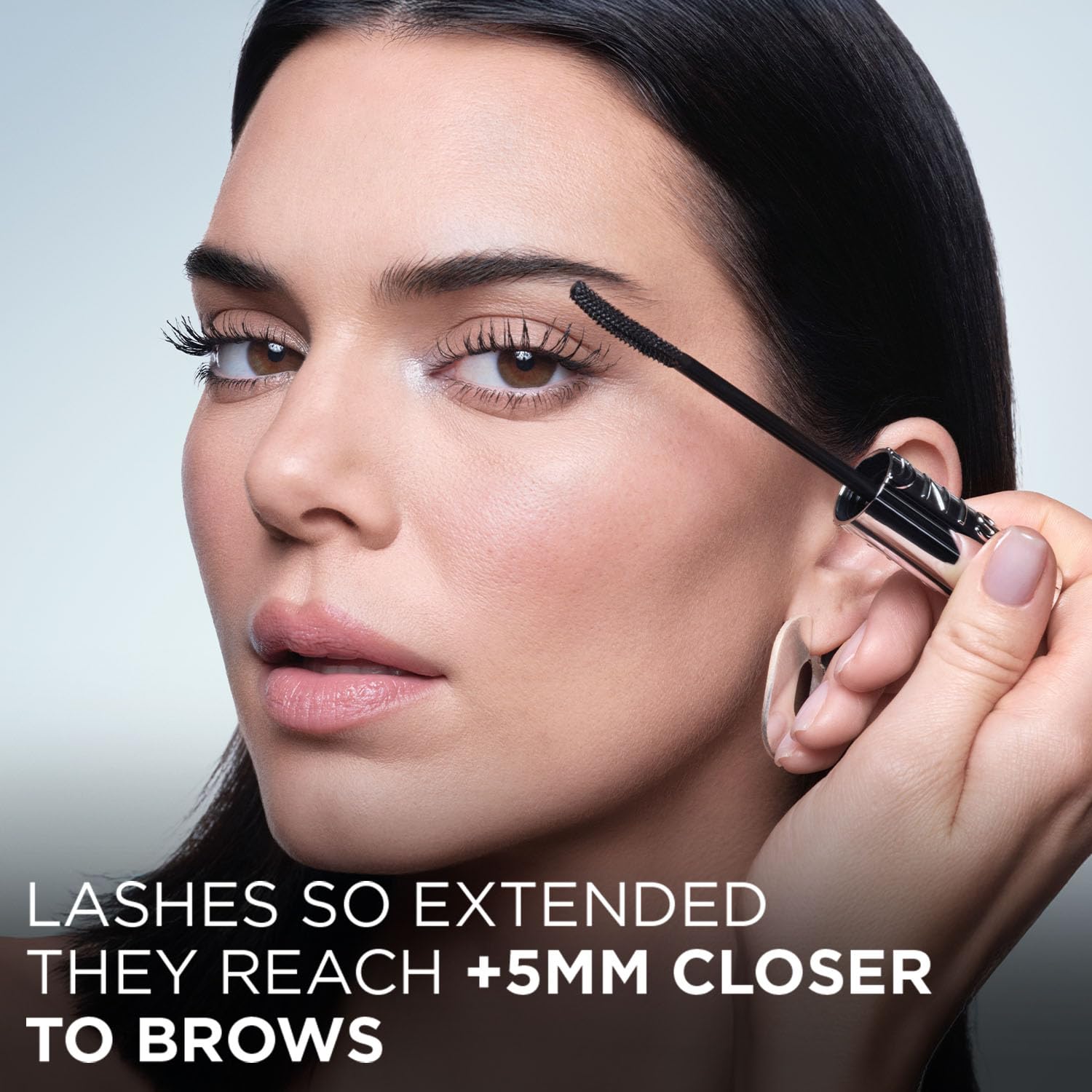 L'Oréal Paris Telescopic Extensionist Waterproof Mascara Extends lashes +5mm closer to brows Sculpting comb brush with 300+ bristles, 11ml