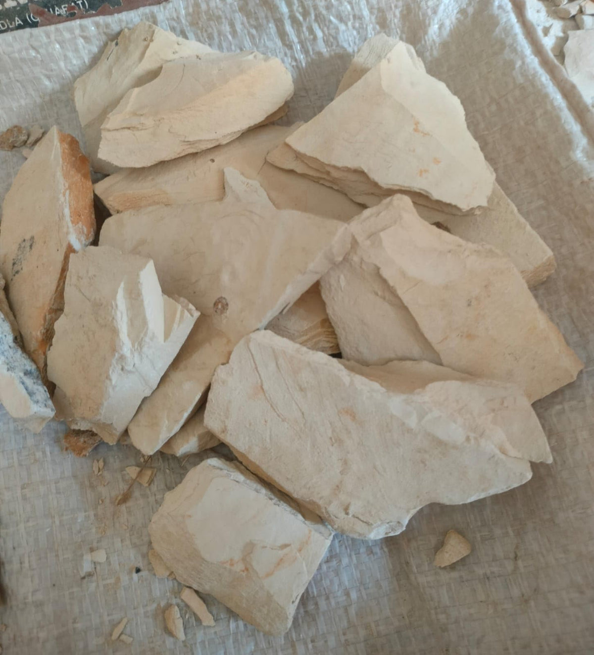 Natural Stone Multani Mitti Raw Fuller's Earth Pieces, 500gram