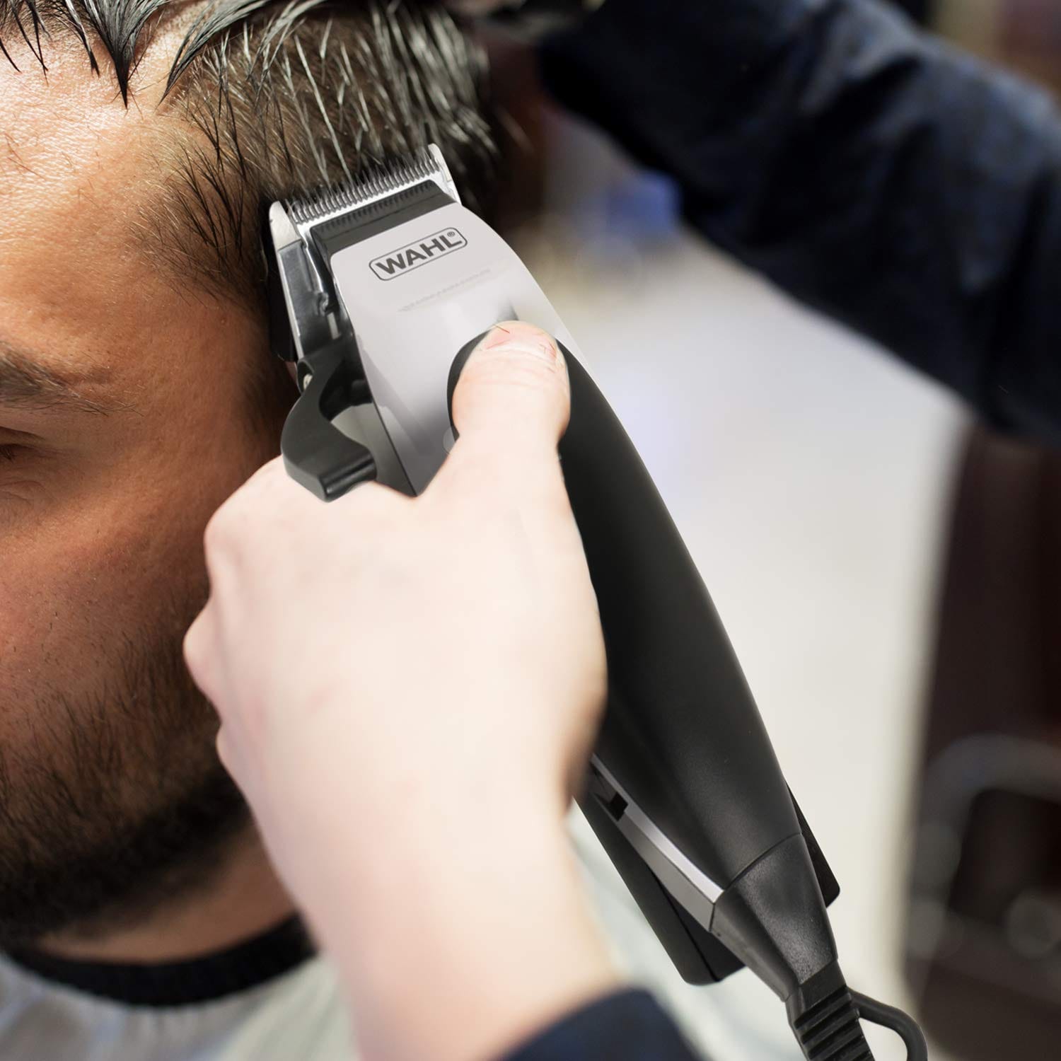 WAHL (09243-4724) Hair Cutting Clipper Runtime: 30 min Trimmer for Men  (White,Black)