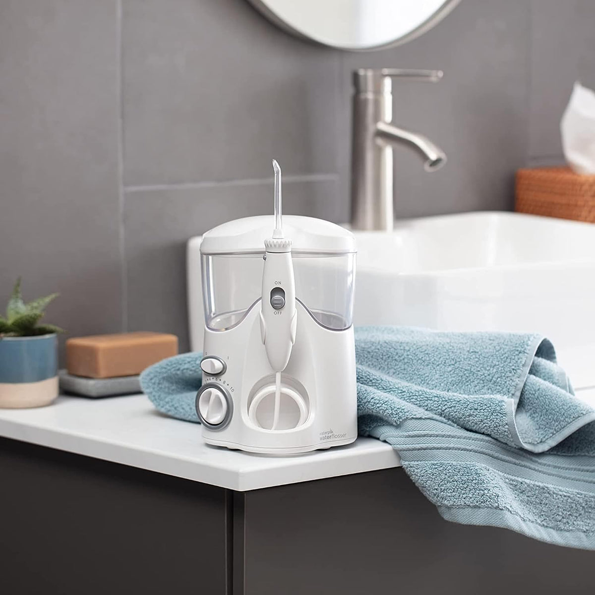 WaterPik Ultra Dental Water Jet (7 Tips)