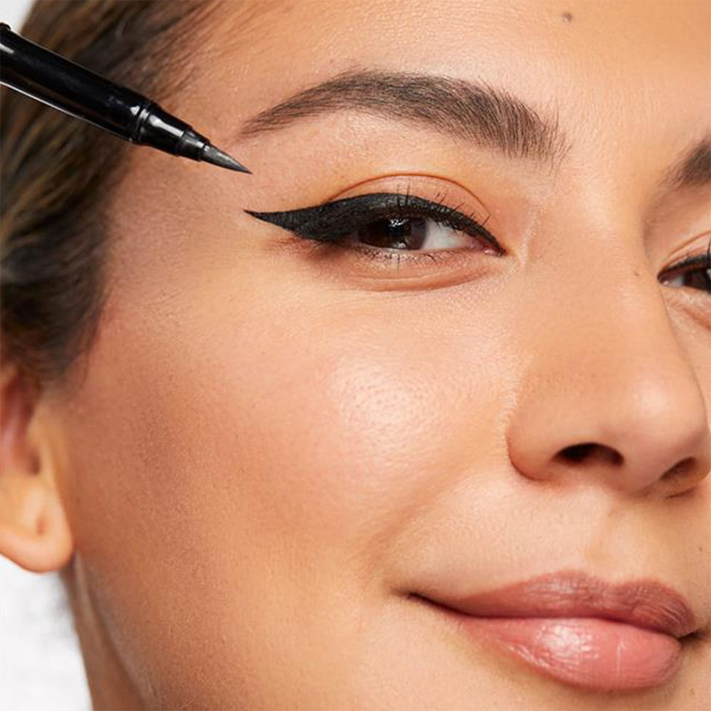 Rare Beauty Perfect Strokes Matte Liquid Eyeliner - Black (0.9ml)