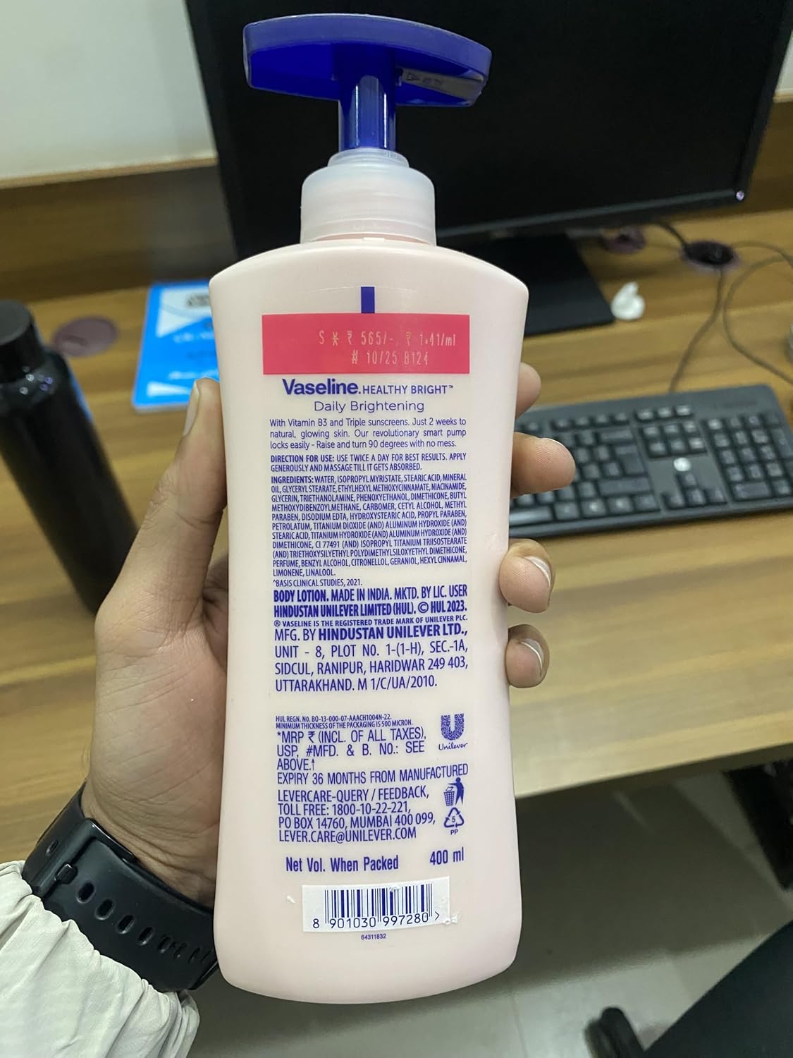 Vaseline Healthy Bright Body Lotion 400 ml, Daily Brightening Moisturizer with Sunscreen for Dry Skin, Gives Non-Greasy Glowing Skin - For Men & Women