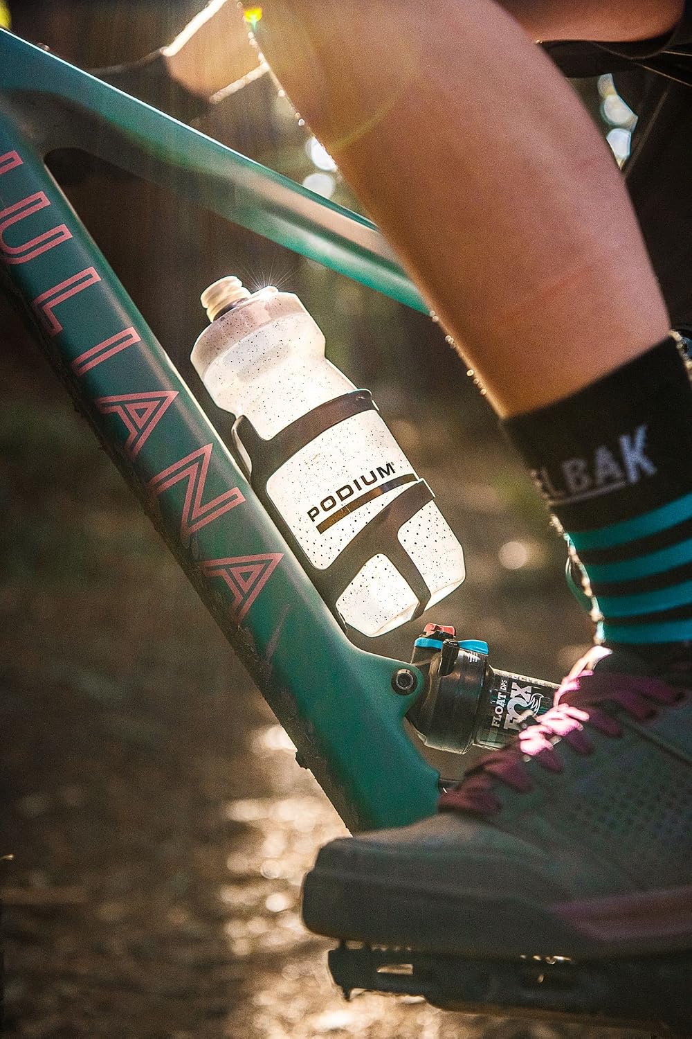 CamelBak Podium Water Bottle 21oz, Carbon 21 oz Red