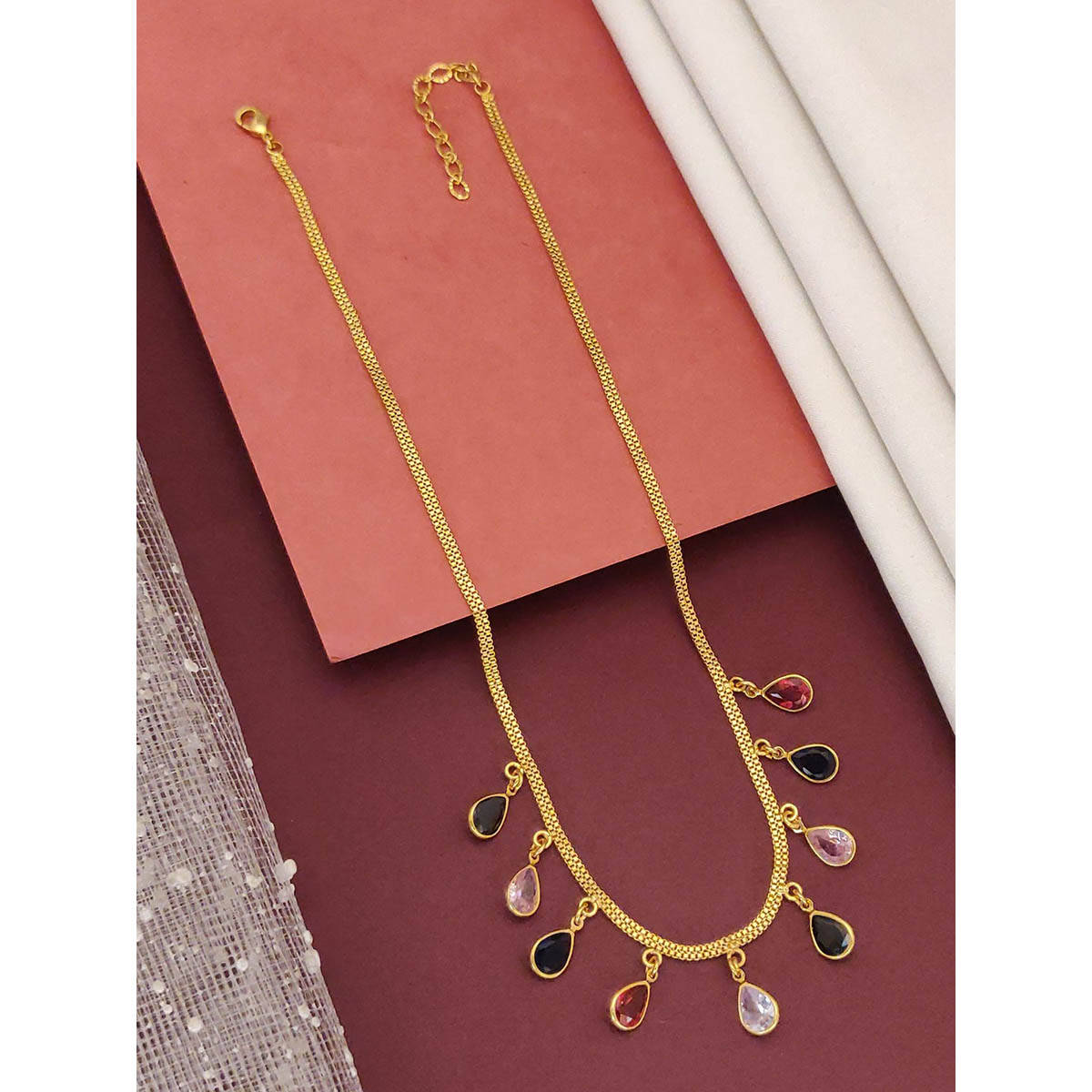 Abdesigns Sophisticated Oval Shape Gold Plated Necklace · One Size
