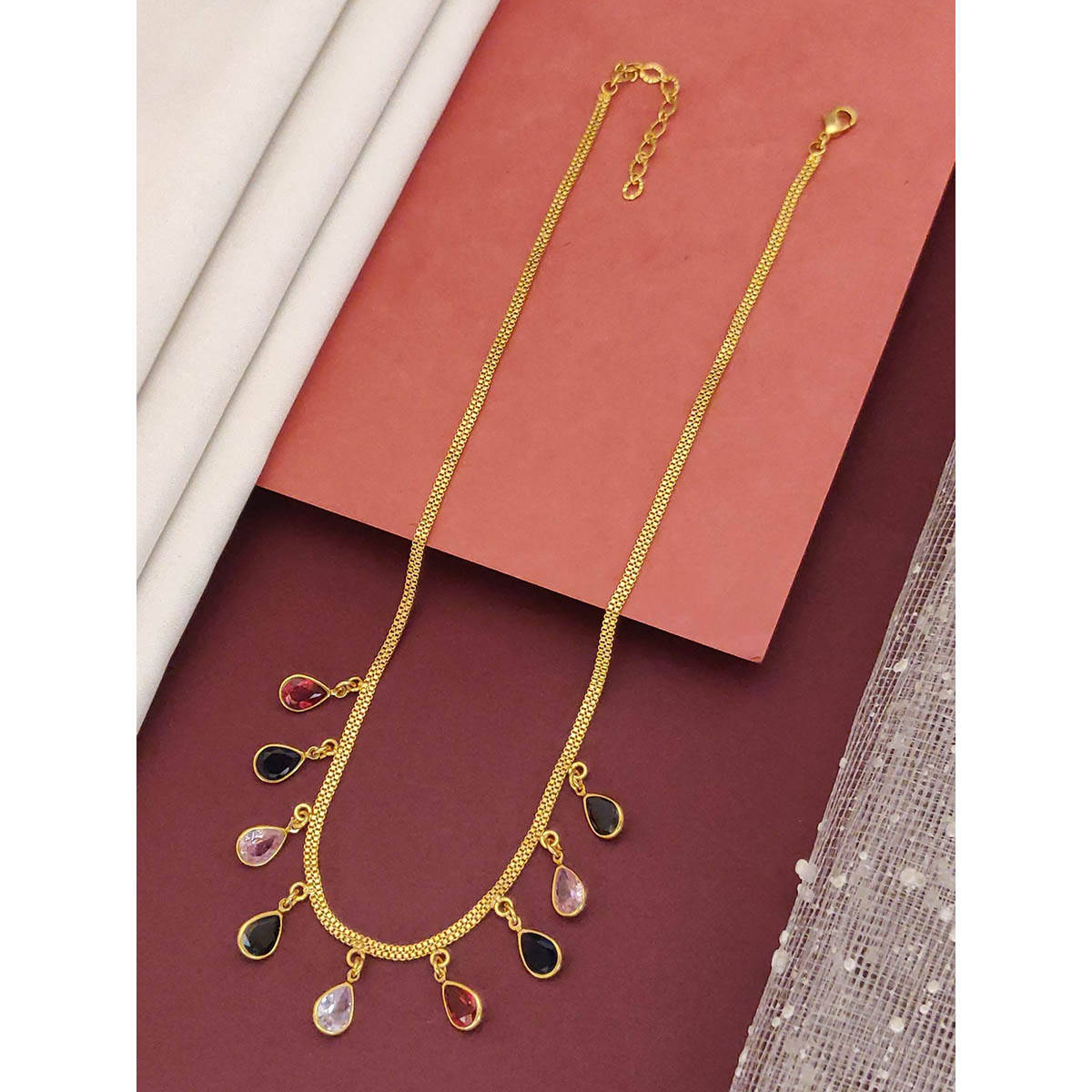Abdesigns Sophisticated Oval Shape Gold Plated Necklace · One Size