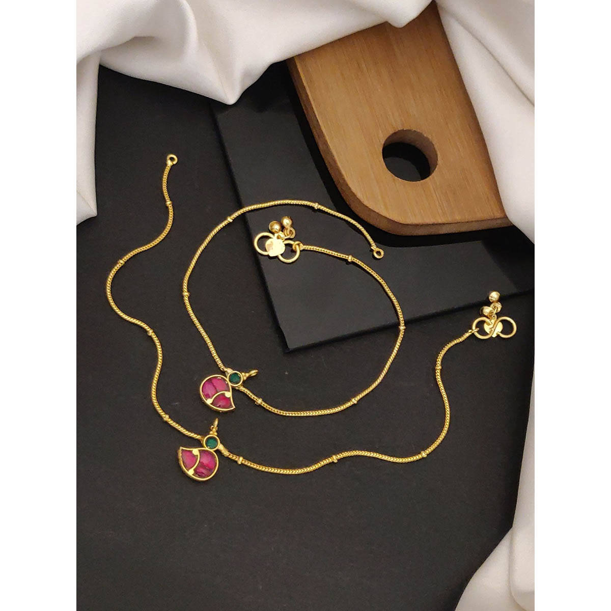 Abdesigns Enchanting Kundan Duck Gold Plated Anklet