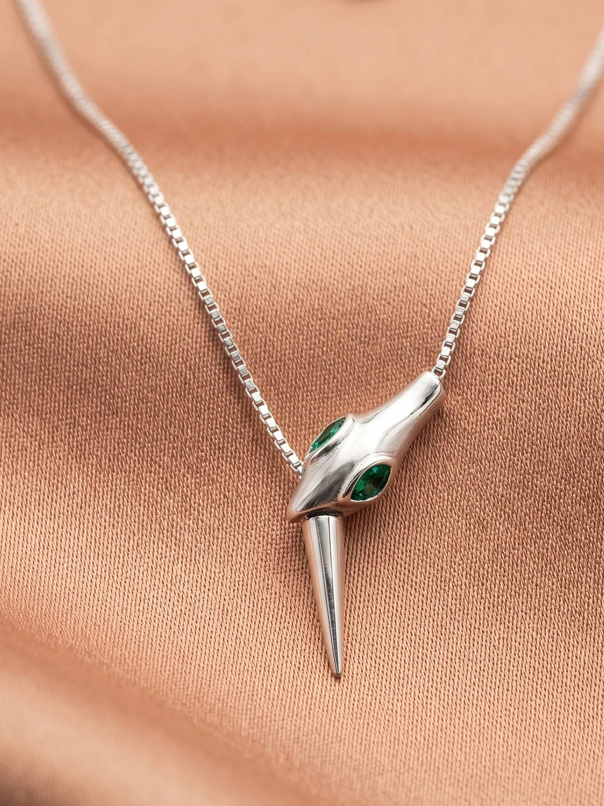925 SILLER 925 Pure Silver Green Serpent Fang Necklace