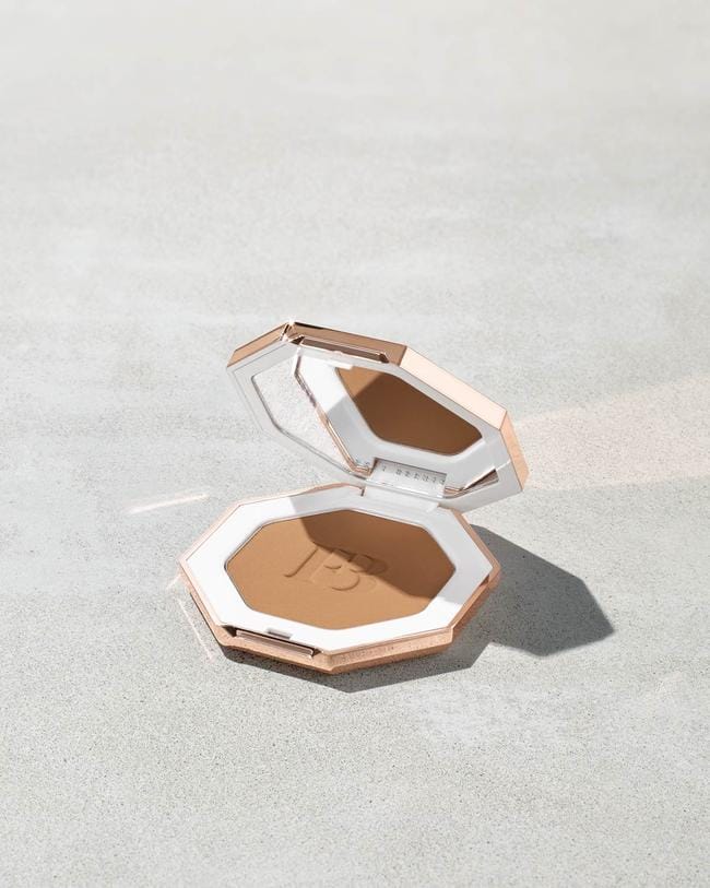 FENTY BEAUTY - SUN STALK'R INSTANT WARMTH BRONZER (Shade - Bajan Gyal)