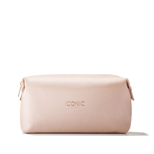 Iconic London - Our best-selling duo of shimmering setting spray and pigment-packed liquid highlighter