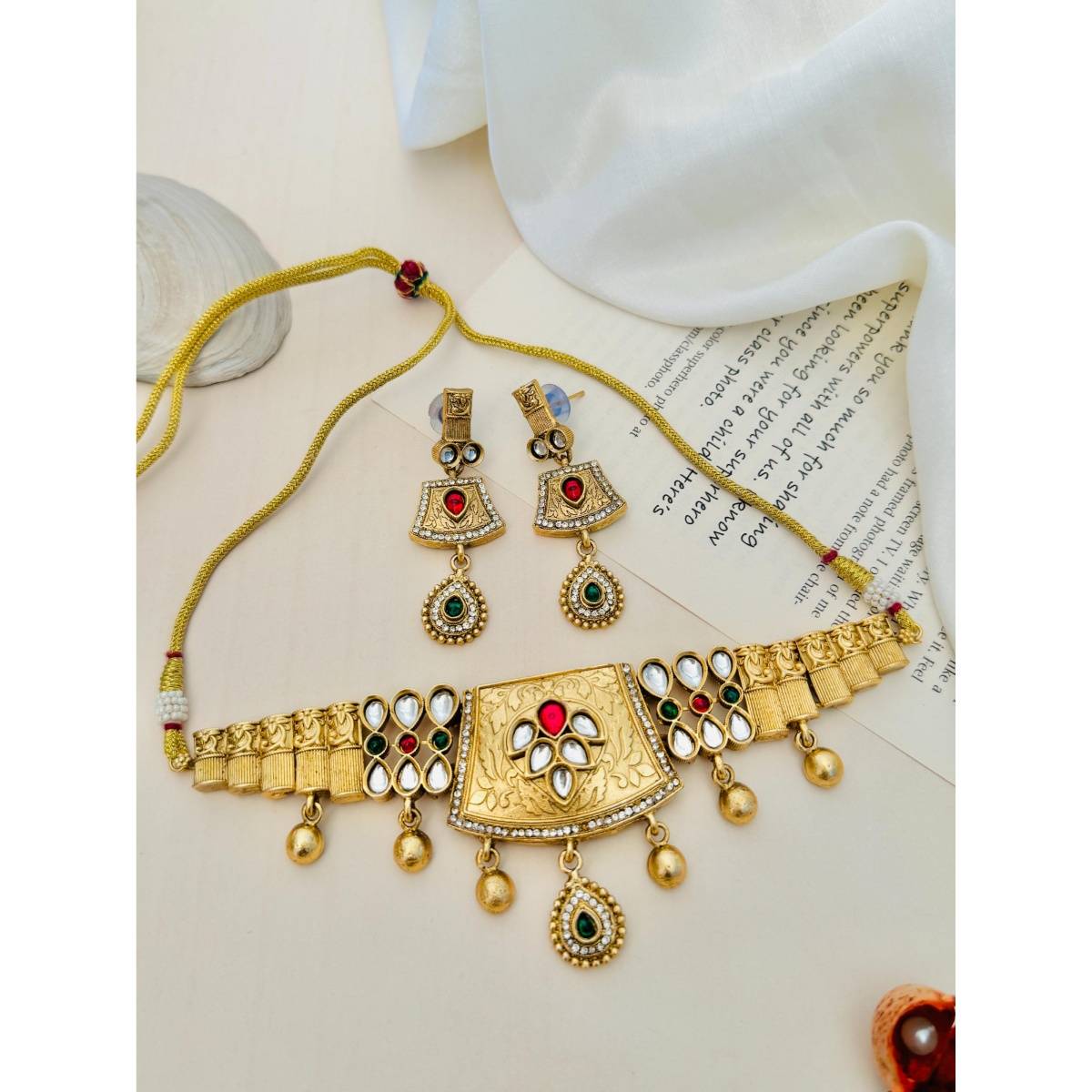 Abdesigns Sophisticated Gold Plated Kundan Antique Necklace with Earrings · One Size