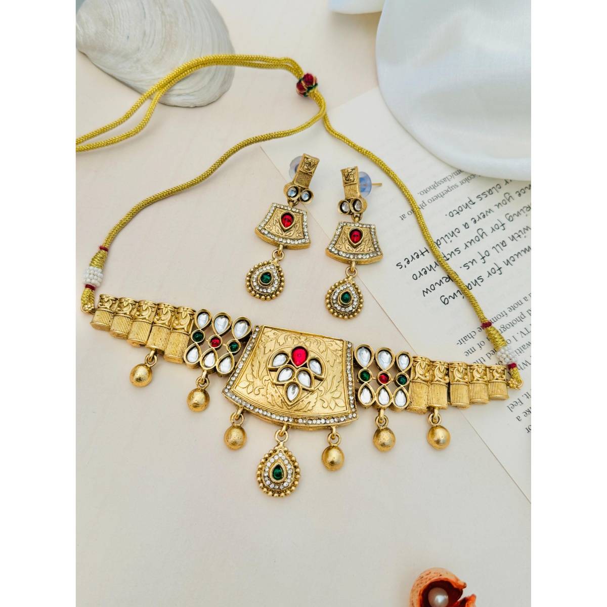 Abdesigns Sophisticated Gold Plated Kundan Antique Necklace with Earrings · One Size