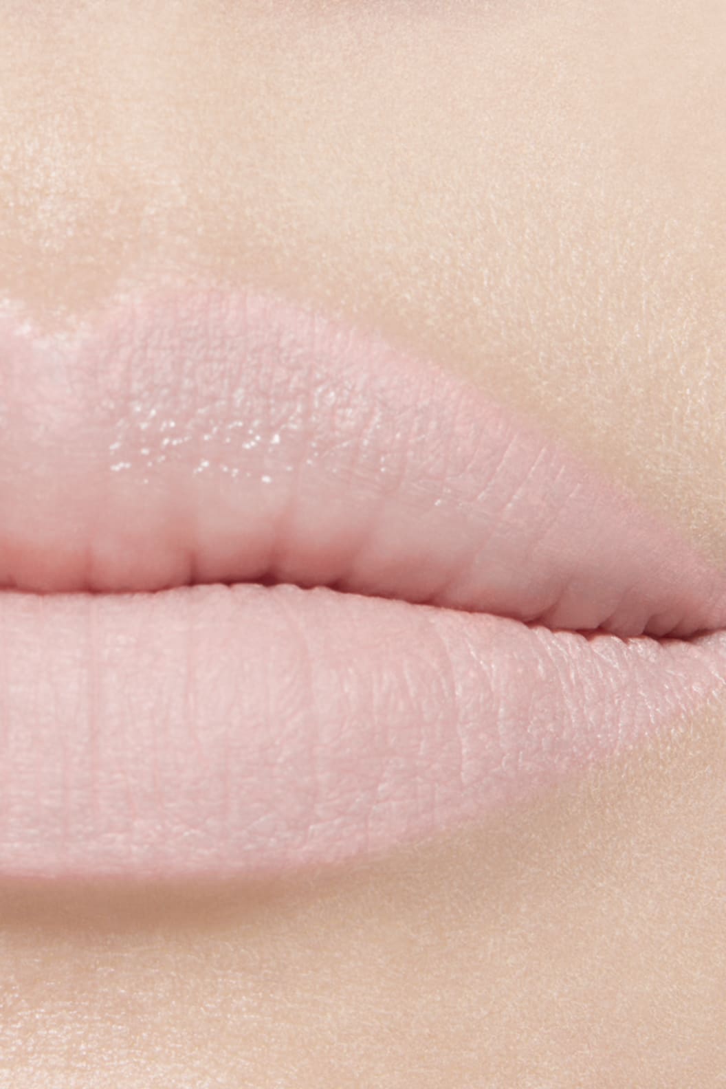 CHANEL Le Crayon Levres application