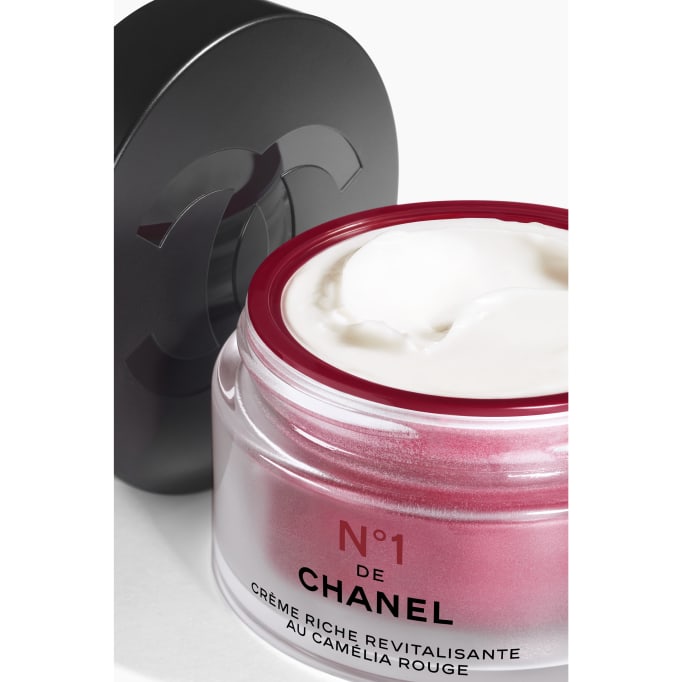 CHANEL N°1 Rich Revitalizing Cream packaging