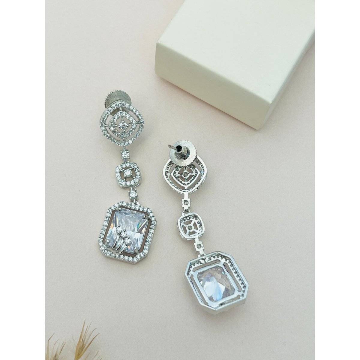 Abdesigns White Stylish Silver Plated American Diamond Necklace Set