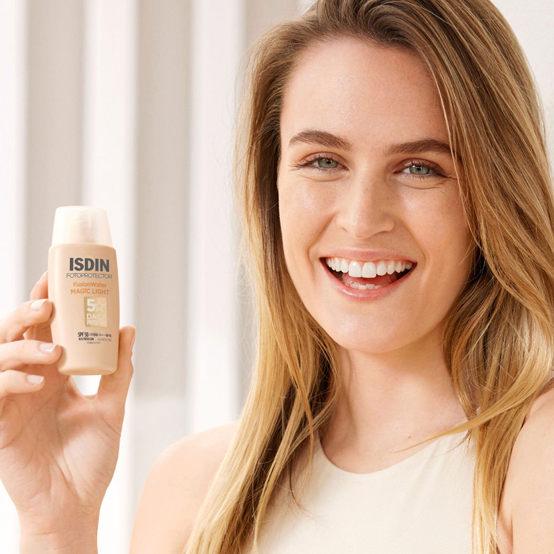 ISDIN Fotoprotector Fusion Water Magic Color SPF 50 PA++++ - Light (50ml)
