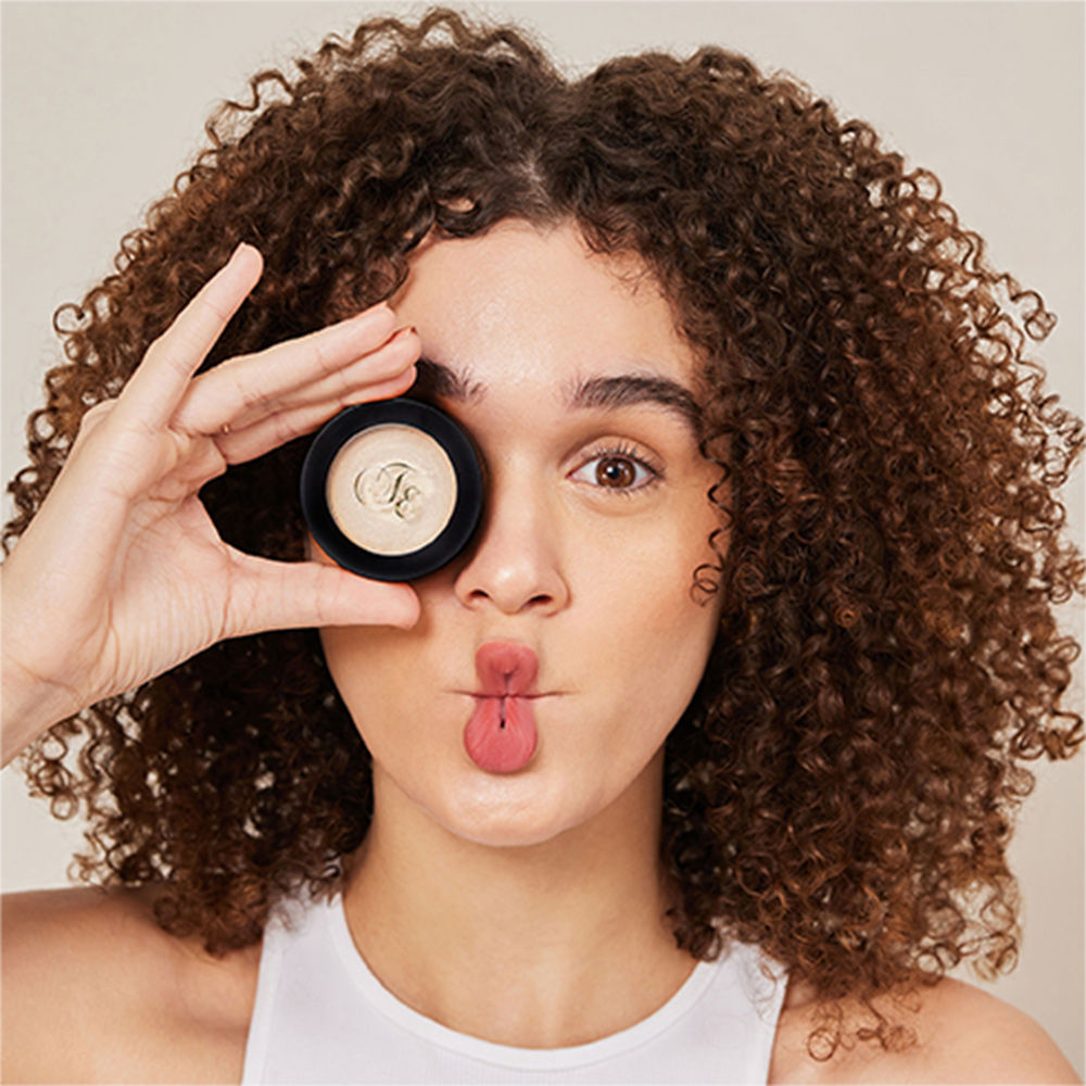 Forest Essentials Highlighting Glow Silver Mukta - Natural Organic Highlighter for Cheeks & Eyes (5 g)